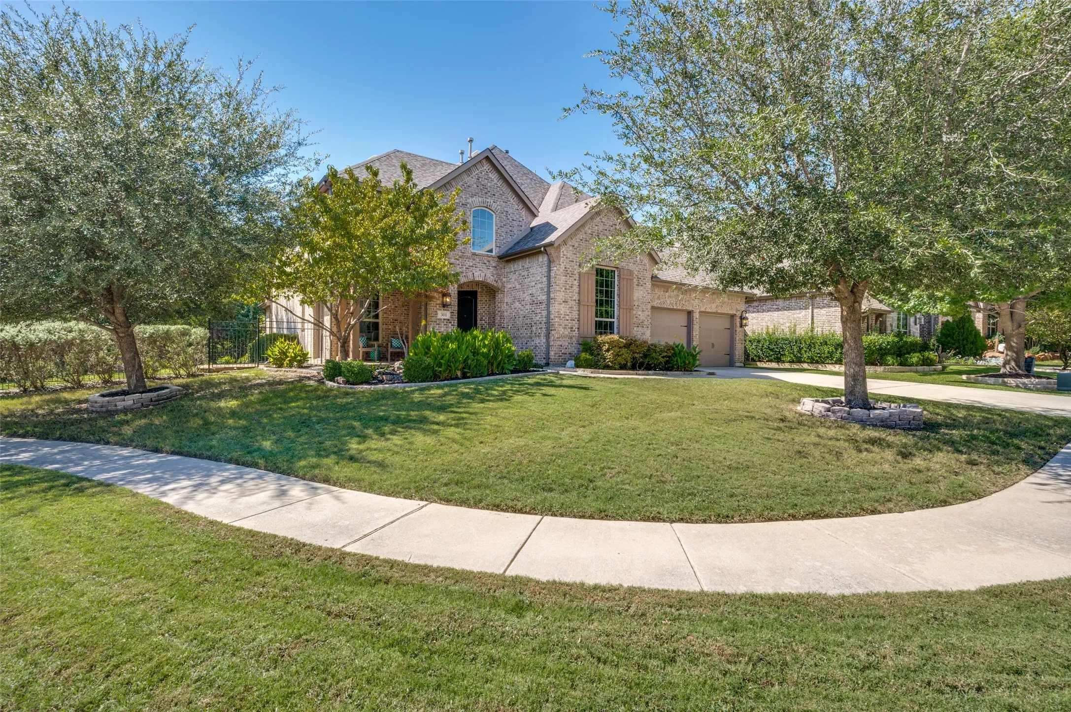 Beautiful curb appeal welcomes you to this five bedroom Highland home, tucked along a greenbelt on a quiet cul de sac in Stonebridge​​‌​​​​‌​​‌‌​‌‌​​​‌‌​‌​‌​‌​​​‌​​ Ranch.