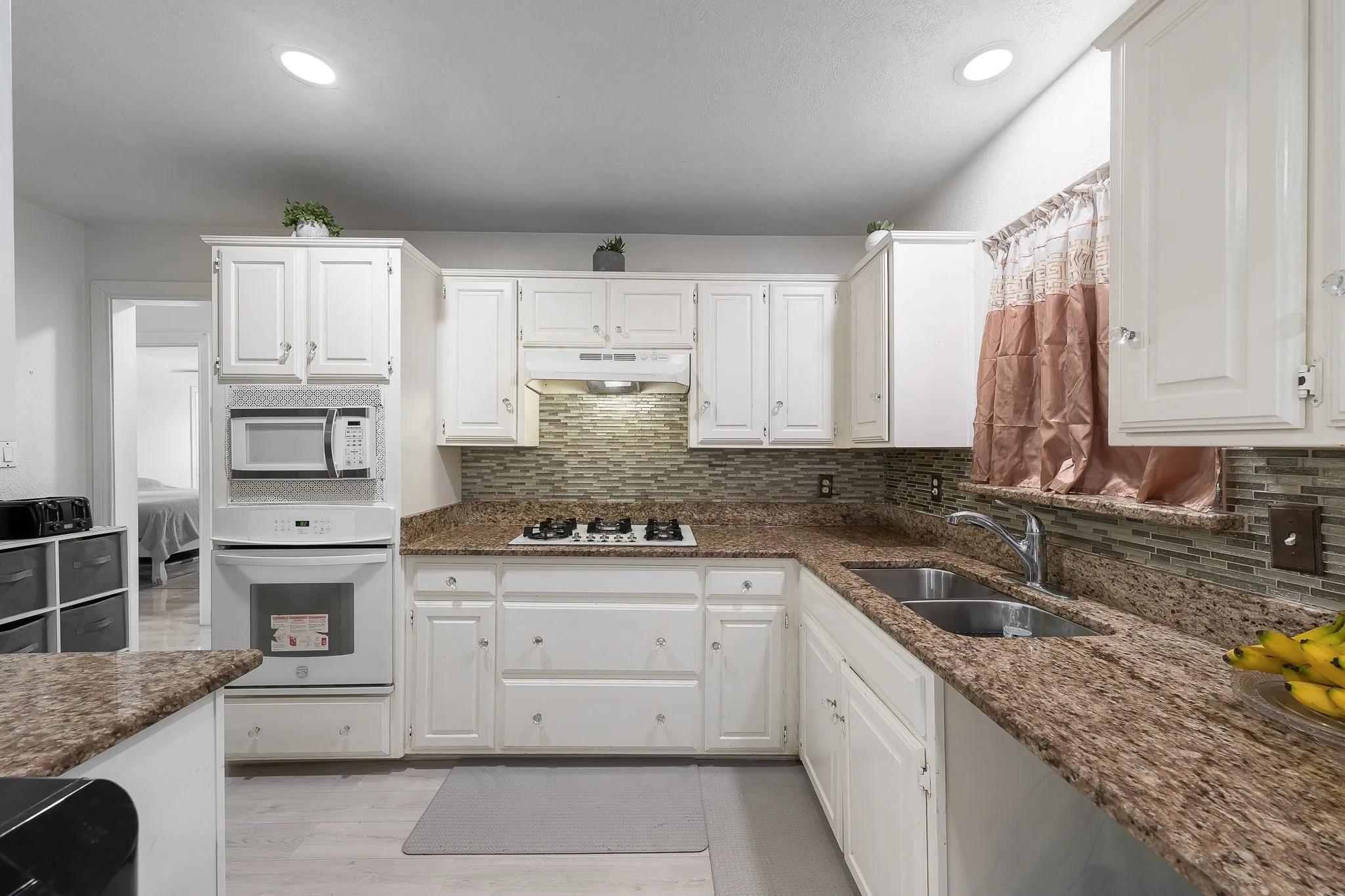 Single Family Residence For Sale in Dallas County , 2546 Havenhurst Street, Farmers Branch, Texas 75234, 3 Bedroom, 2 Bathroom, Garage spaces, 1,536 Sqft, built in 1955, mls#21412103, Real Estate Agent in Farmers Branch, Homes For Sale in Dallas county, Homes For Sale in Farmers Branch, Realtor in Farmers Branch Texas, Real Estate Brokerage Independent Realty Texas, Luminita Cordes Realtor