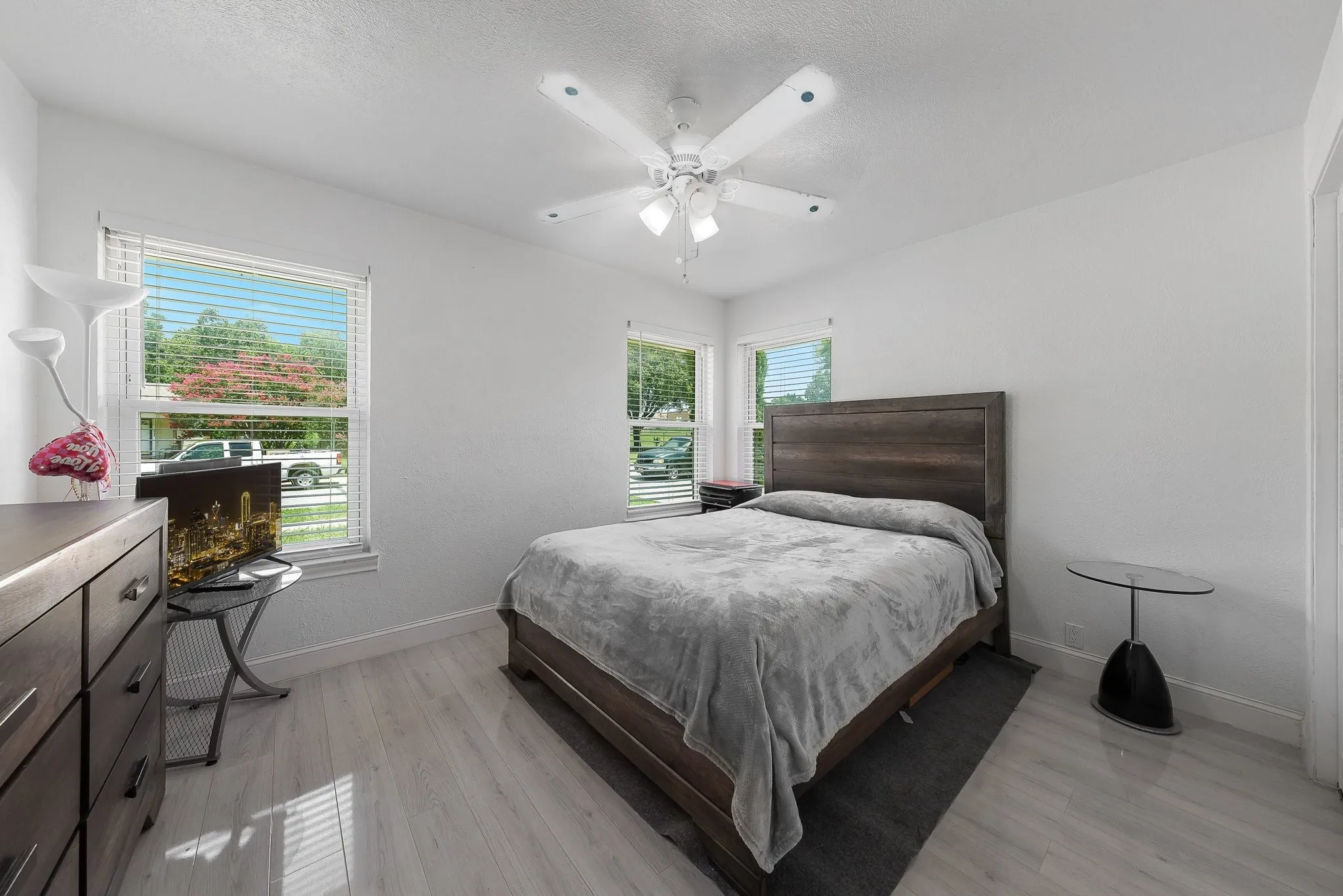 Single Family Residence For Sale in Dallas County , 2546 Havenhurst Street, Farmers Branch, Texas 75234, 3 Bedroom, 2 Bathroom, Garage spaces, 1,536 Sqft, built in 1955, mls#21412103, Real Estate Agent in Farmers Branch, Homes For Sale in Dallas county, Homes For Sale in Farmers Branch, Realtor in Farmers Branch Texas, Real Estate Brokerage Independent Realty Texas, Luminita Cordes Realtor
