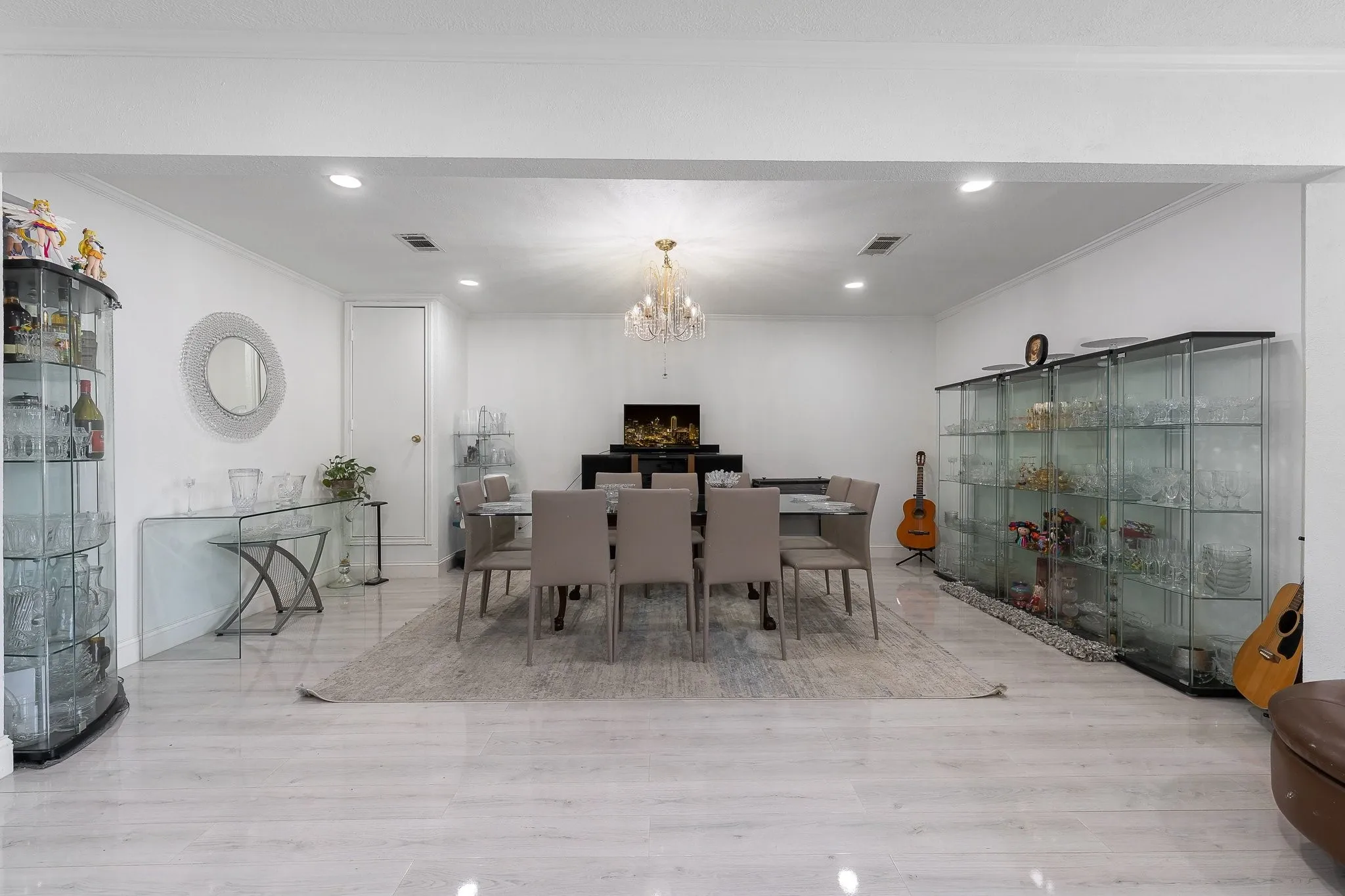 Single Family Residence For Sale in Dallas County , 2546 Havenhurst Street, Farmers Branch, Texas 75234, 3 Bedroom, 2 Bathroom, Garage spaces, 1,536 Sqft, built in 1955, mls#21412103, Real Estate Agent in Farmers Branch, Homes For Sale in Dallas county, Homes For Sale in Farmers Branch, Realtor in Farmers Branch Texas, Real Estate Brokerage Independent Realty Texas, Luminita Cordes Realtor