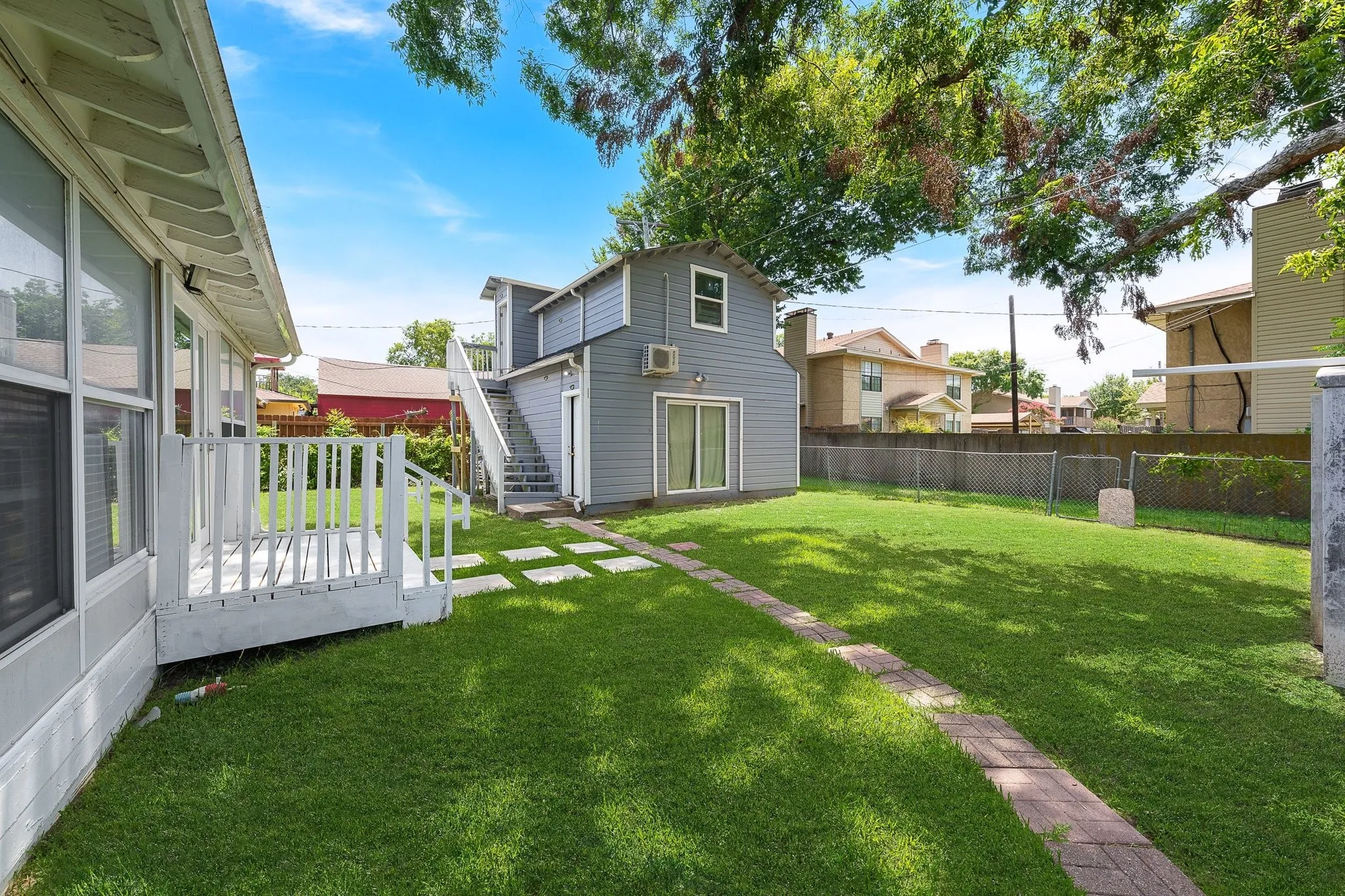 Single Family Residence For Sale in Dallas County , 2546 Havenhurst Street, Farmers Branch, Texas 75234, 3 Bedroom, 2 Bathroom, Garage spaces, 1,536 Sqft, built in 1955, mls#21412103, Real Estate Agent in Farmers Branch, Homes For Sale in Dallas county, Homes For Sale in Farmers Branch, Realtor in Farmers Branch Texas, Real Estate Brokerage Independent Realty Texas, Luminita Cordes Realtor