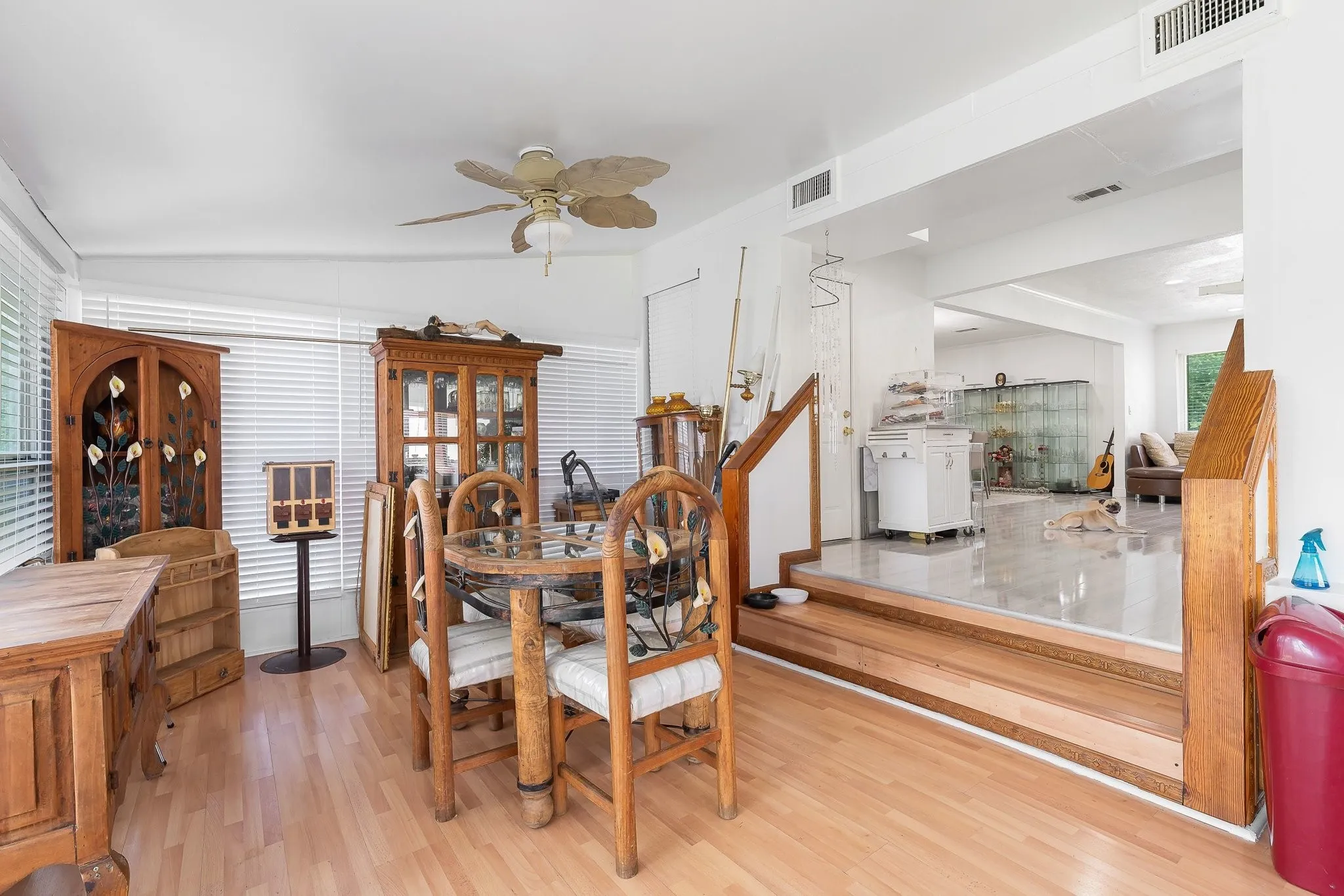 Single Family Residence For Sale in Dallas County , 2546 Havenhurst Street, Farmers Branch, Texas 75234, 3 Bedroom, 2 Bathroom, Garage spaces, 1,536 Sqft, built in 1955, mls#21412103, Real Estate Agent in Farmers Branch, Homes For Sale in Dallas county, Homes For Sale in Farmers Branch, Realtor in Farmers Branch Texas, Real Estate Brokerage Independent Realty Texas, Luminita Cordes Realtor