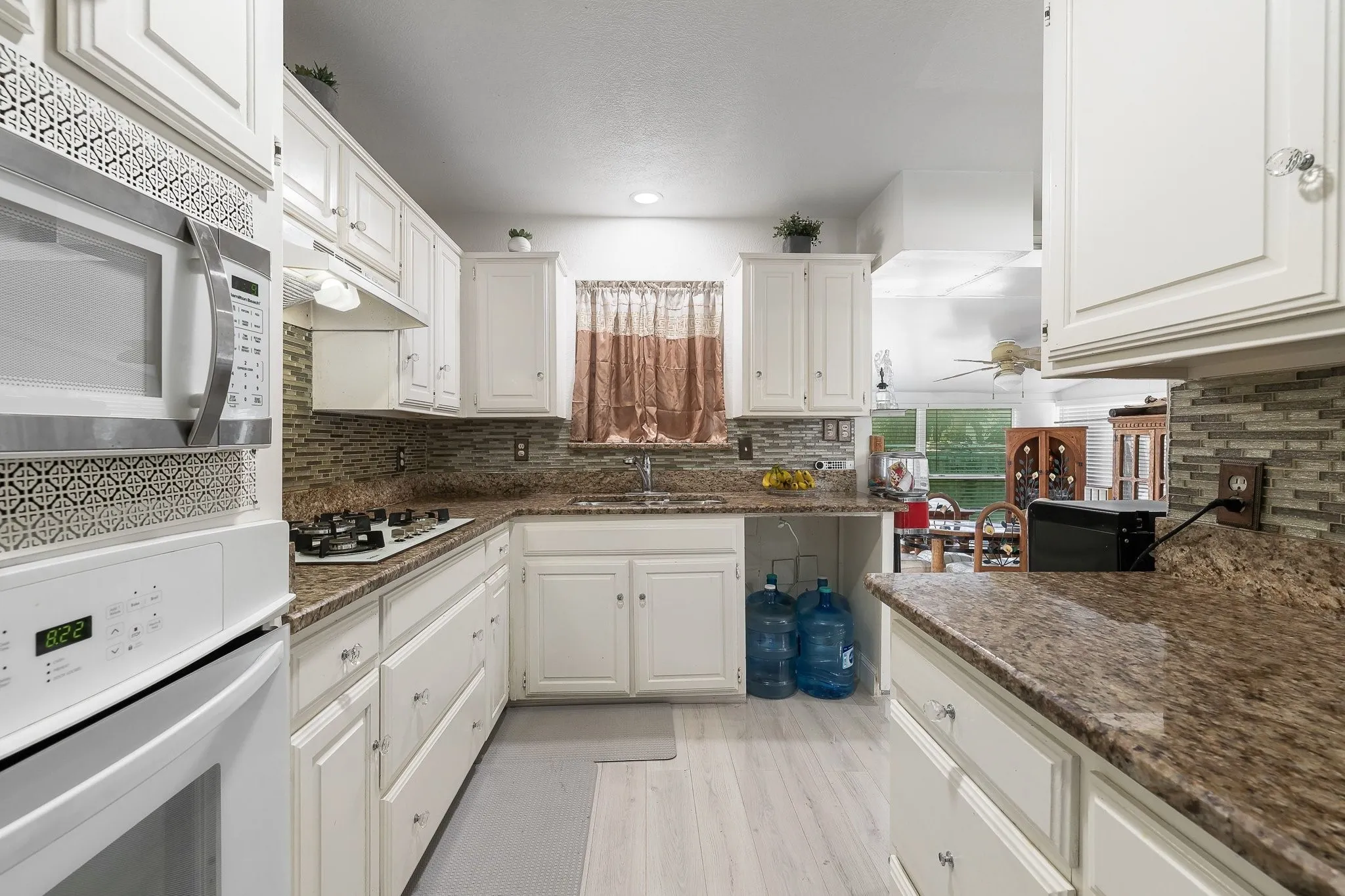 Single Family Residence For Sale in Dallas County , 2546 Havenhurst Street, Farmers Branch, Texas 75234, 3 Bedroom, 2 Bathroom, Garage spaces, 1,536 Sqft, built in 1955, mls#21412103, Real Estate Agent in Farmers Branch, Homes For Sale in Dallas county, Homes For Sale in Farmers Branch, Realtor in Farmers Branch Texas, Real Estate Brokerage Independent Realty Texas, Luminita Cordes Realtor