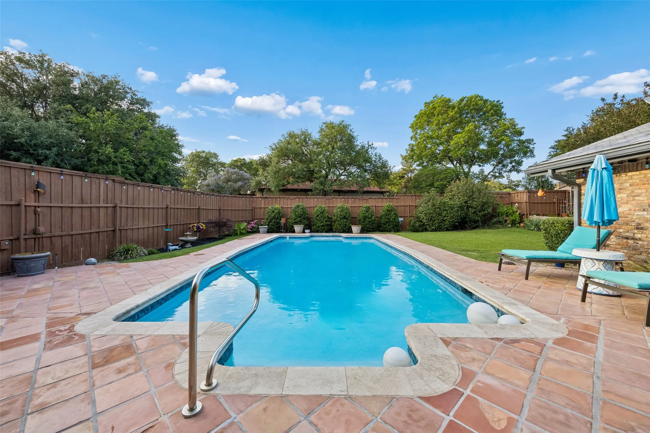 Single Family Residence For Sale in Dallas County , 101 E Northgate Drive, Irving, Texas 75062, 4 Bedroom, 4 Bathroom, 2 Garage spaces, 2,610 Sqft, built in 1969, mls#21411988, Real Estate Agent in Irving, Homes For Sale in Dallas county, Homes For Sale in Irving, Realtor in Irving Texas, Real Estate Brokerage Independent Realty Texas, Luminita Cordes Realtor