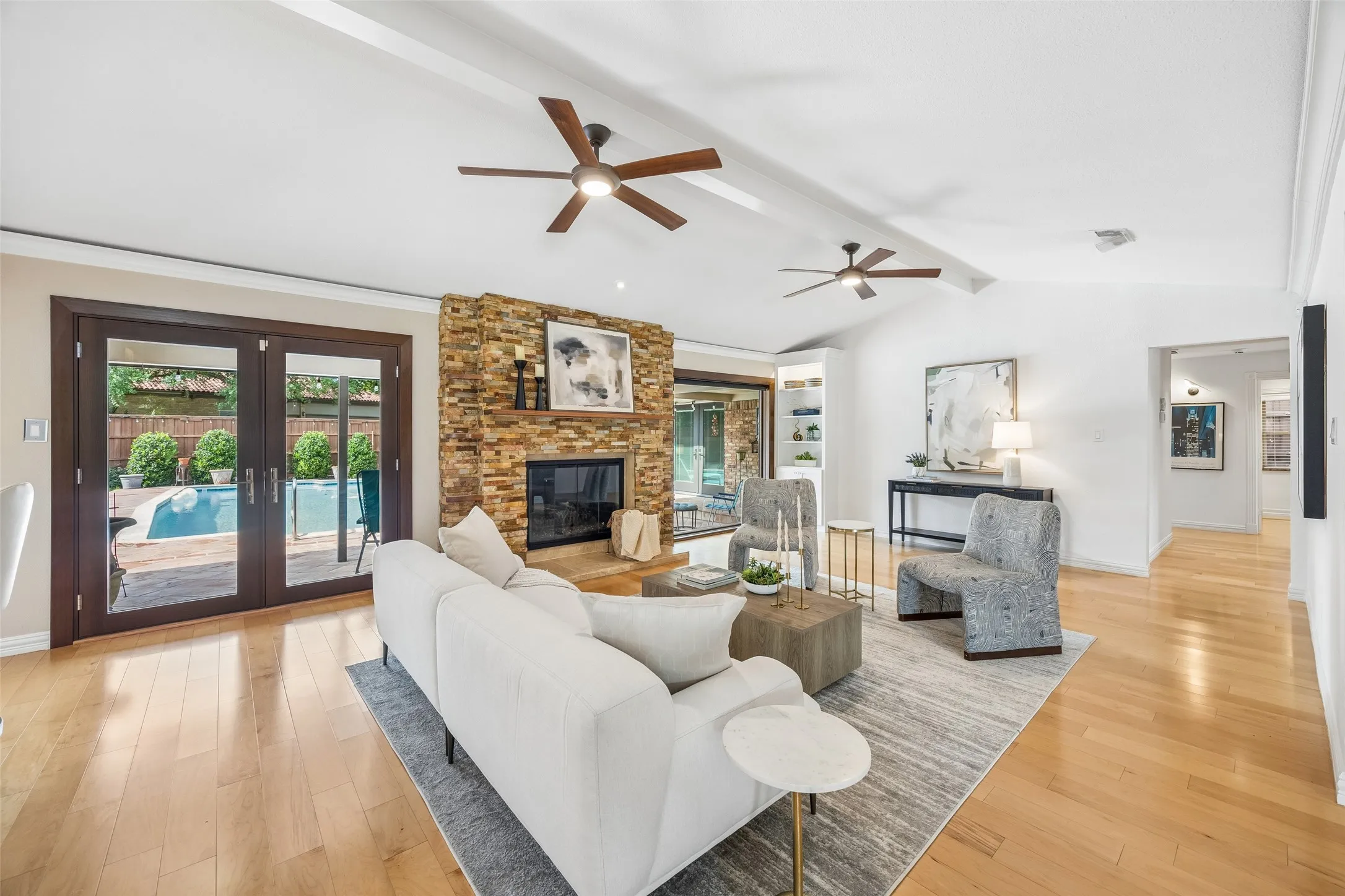 Single Family Residence For Sale in Dallas County , 101 E Northgate Drive, Irving, Texas 75062, 4 Bedroom, 4 Bathroom, 2 Garage spaces, 2,610 Sqft, built in 1969, mls#21411988, Real Estate Agent in Irving, Homes For Sale in Dallas county, Homes For Sale in Irving, Realtor in Irving Texas, Real Estate Brokerage Independent Realty Texas, Luminita Cordes Realtor