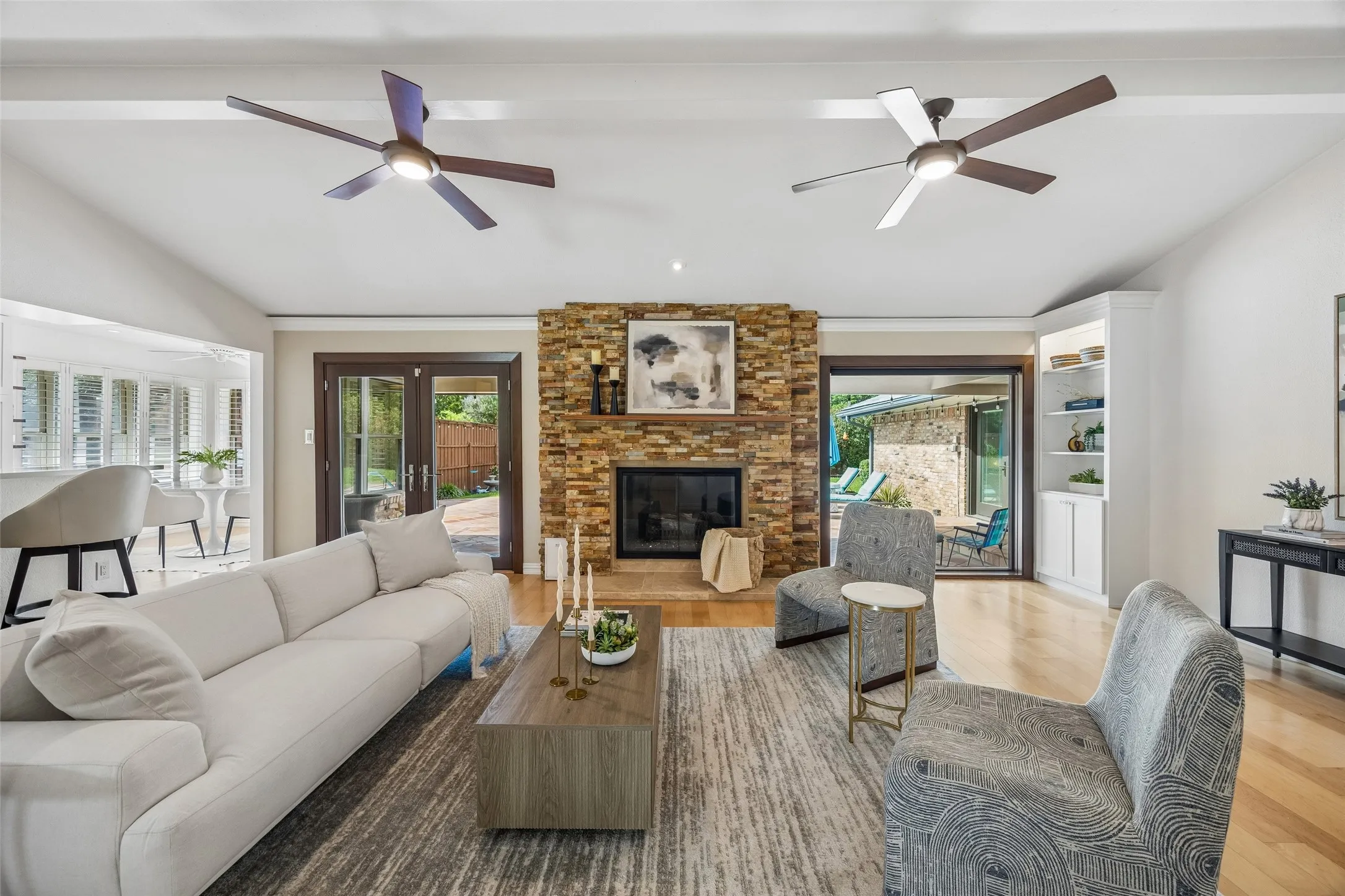 Single Family Residence For Sale in Dallas County , 101 E Northgate Drive, Irving, Texas 75062, 4 Bedroom, 4 Bathroom, 2 Garage spaces, 2,610 Sqft, built in 1969, mls#21411988, Real Estate Agent in Irving, Homes For Sale in Dallas county, Homes For Sale in Irving, Realtor in Irving Texas, Real Estate Brokerage Independent Realty Texas, Luminita Cordes Realtor