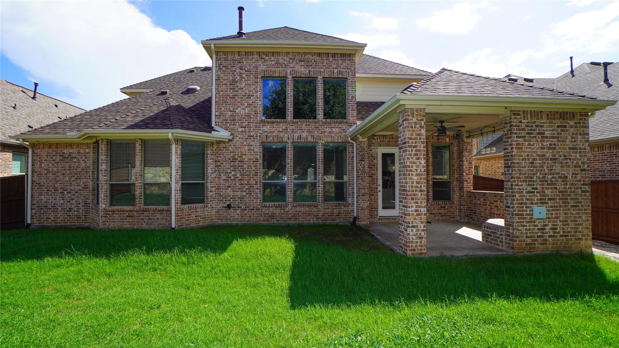 Single Family Residence For Rent in Rockwall County , 790 York Drive, Rockwall, Texas 75087, 4 Bedroom, 4 Bathroom, 2 Garage spaces, 3,497 Sqft, built in 2014, mls#21412117, Real Estate Agent in Rockwall, Homes For Rent in Rockwall county, Homes For Rent in Rockwall, Realtor in Rockwall Texas, Real Estate Brokerage Independent Realty Texas, Luminita Cordes Realtor