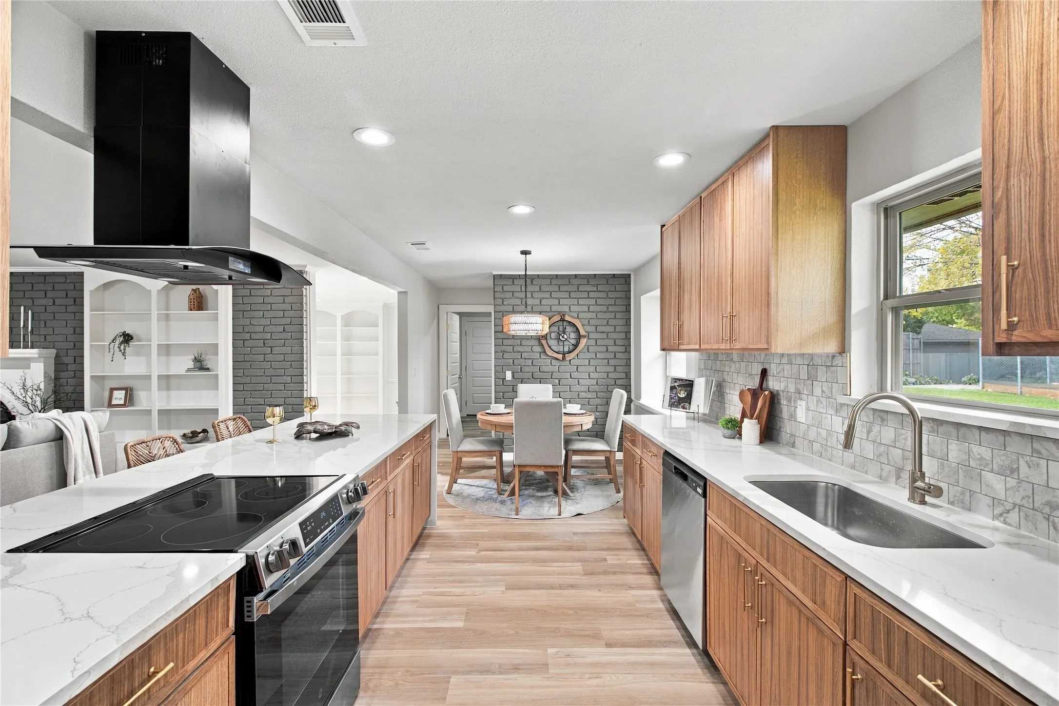 Single Family Residence For Sale in Collin County , 2612 Briarcove Drive, Plano, Texas 75074, 4 Bedroom, 3 Bathroom, 2 Garage spaces, 2,742 Sqft, built in 1968, mls#21410111, Real Estate Agent in Plano, Homes For Sale in Collin county, Homes For Sale in Plano, Realtor in Plano Texas, Real Estate Brokerage Independent Realty Texas, Luminita Cordes Realtor