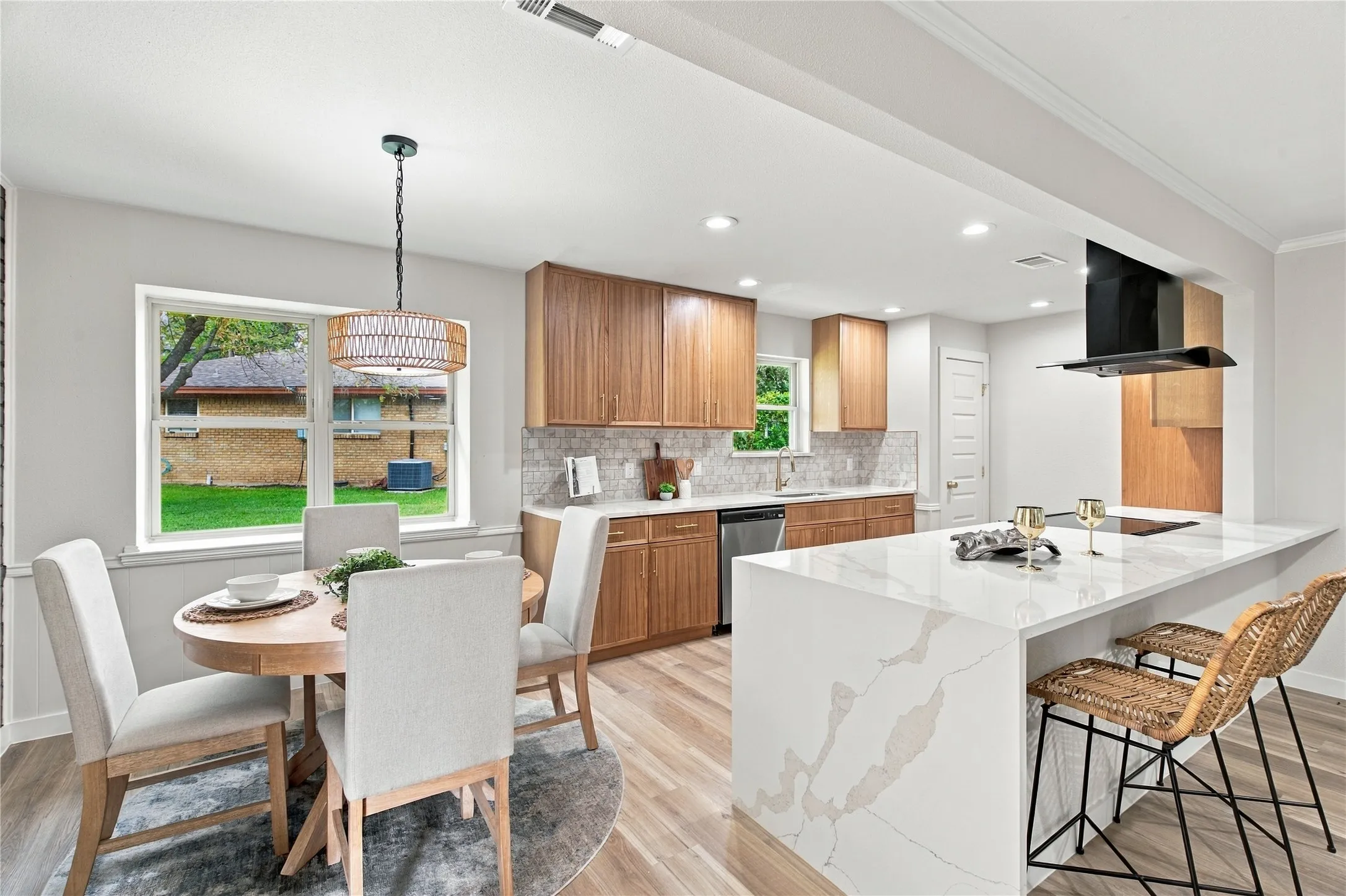 Single Family Residence For Sale in Collin County , 2612 Briarcove Drive, Plano, Texas 75074, 4 Bedroom, 3 Bathroom, 2 Garage spaces, 2,742 Sqft, built in 1968, mls#21410111, Real Estate Agent in Plano, Homes For Sale in Collin county, Homes For Sale in Plano, Realtor in Plano Texas, Real Estate Brokerage Independent Realty Texas, Luminita Cordes Realtor