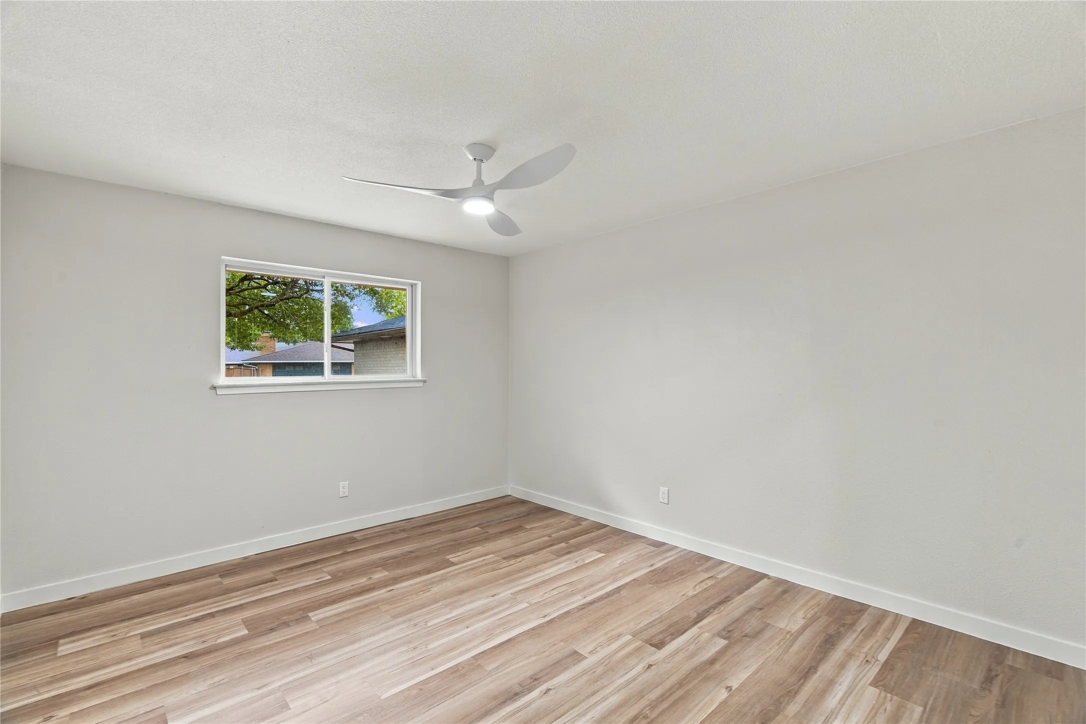 Single Family Residence For Sale in Collin County , 2612 Briarcove Drive, Plano, Texas 75074, 4 Bedroom, 3 Bathroom, 2 Garage spaces, 2,742 Sqft, built in 1968, mls#21410111, Real Estate Agent in Plano, Homes For Sale in Collin county, Homes For Sale in Plano, Realtor in Plano Texas, Real Estate Brokerage Independent Realty Texas, Luminita Cordes Realtor