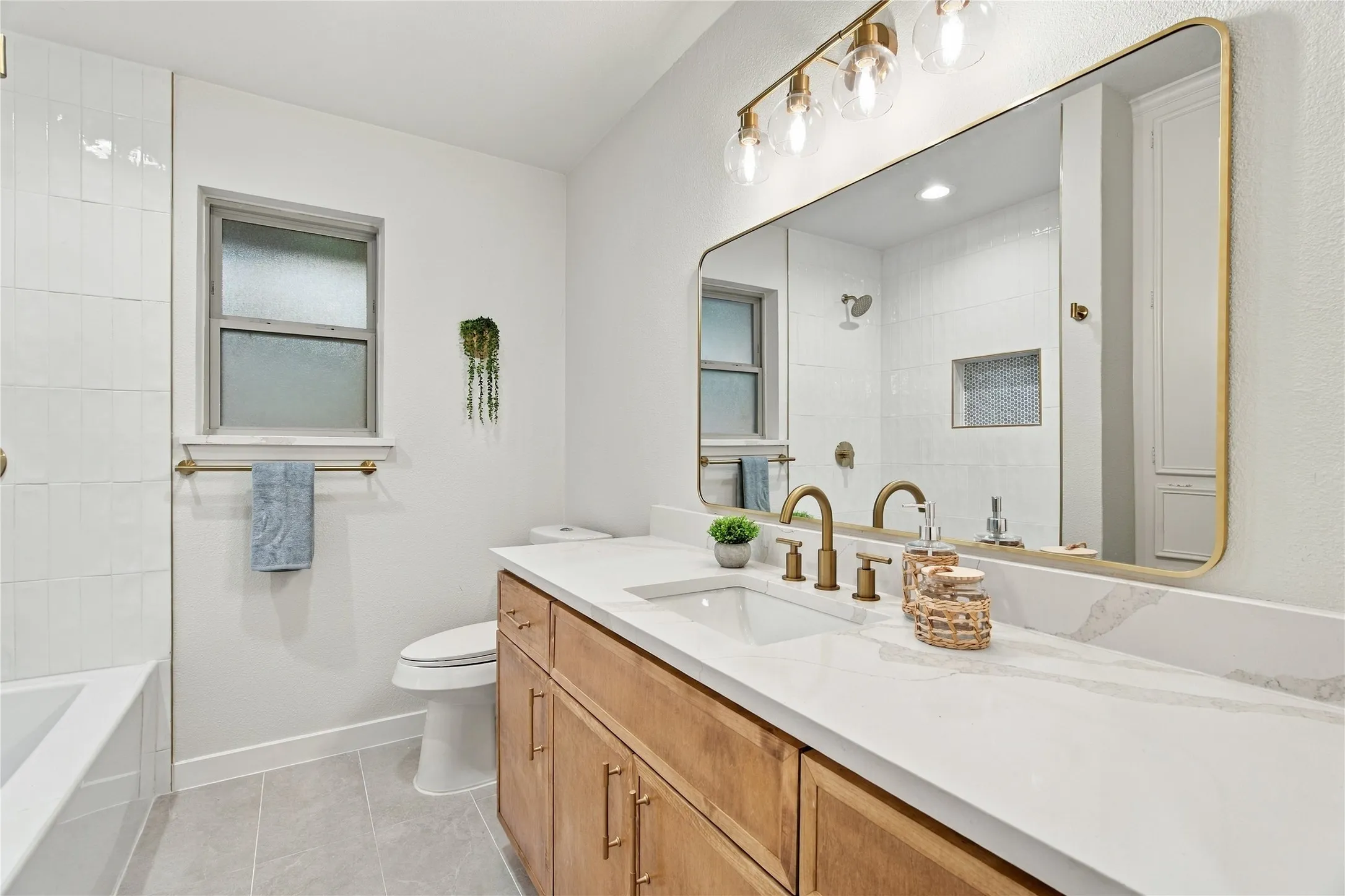 Single Family Residence For Sale in Collin County , 2612 Briarcove Drive, Plano, Texas 75074, 4 Bedroom, 3 Bathroom, 2 Garage spaces, 2,742 Sqft, built in 1968, mls#21410111, Real Estate Agent in Plano, Homes For Sale in Collin county, Homes For Sale in Plano, Realtor in Plano Texas, Real Estate Brokerage Independent Realty Texas, Luminita Cordes Realtor