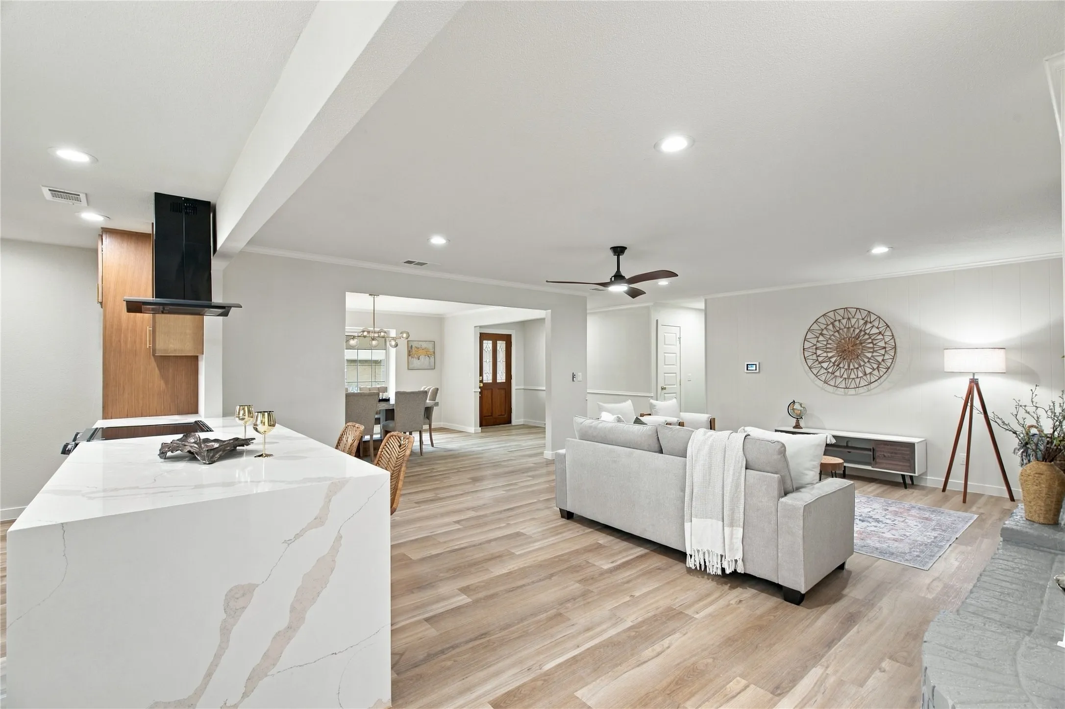 Single Family Residence For Sale in Collin County , 2612 Briarcove Drive, Plano, Texas 75074, 4 Bedroom, 3 Bathroom, 2 Garage spaces, 2,742 Sqft, built in 1968, mls#21410111, Real Estate Agent in Plano, Homes For Sale in Collin county, Homes For Sale in Plano, Realtor in Plano Texas, Real Estate Brokerage Independent Realty Texas, Luminita Cordes Realtor
