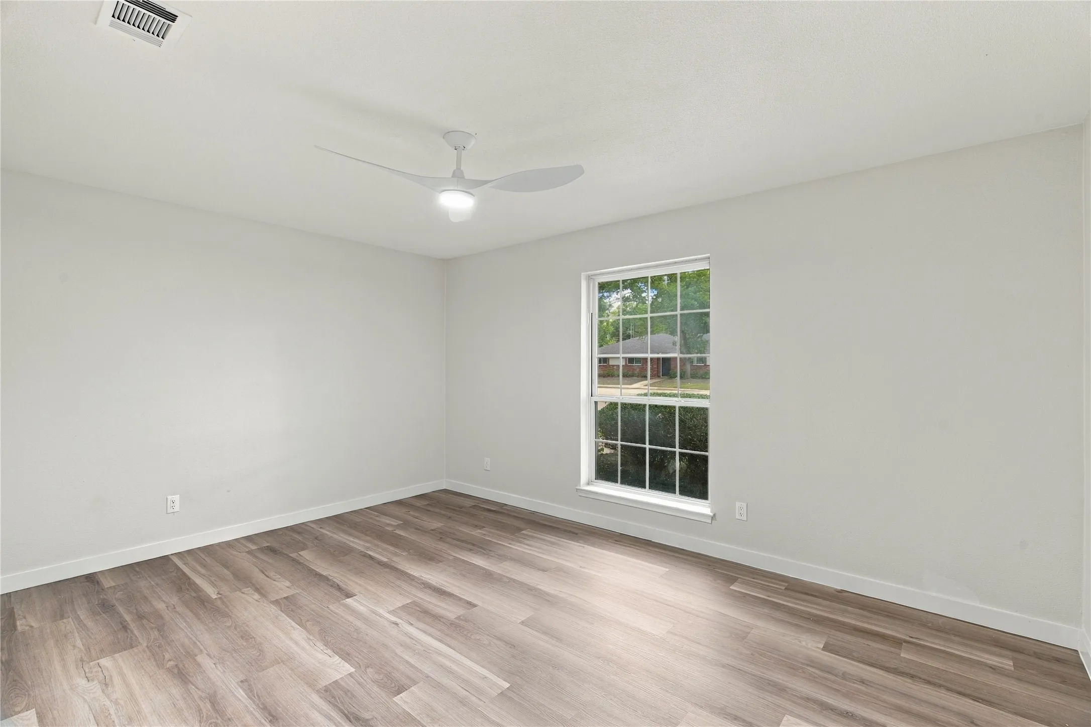 Single Family Residence For Sale in Collin County , 2612 Briarcove Drive, Plano, Texas 75074, 4 Bedroom, 3 Bathroom, 2 Garage spaces, 2,742 Sqft, built in 1968, mls#21410111, Real Estate Agent in Plano, Homes For Sale in Collin county, Homes For Sale in Plano, Realtor in Plano Texas, Real Estate Brokerage Independent Realty Texas, Luminita Cordes Realtor
