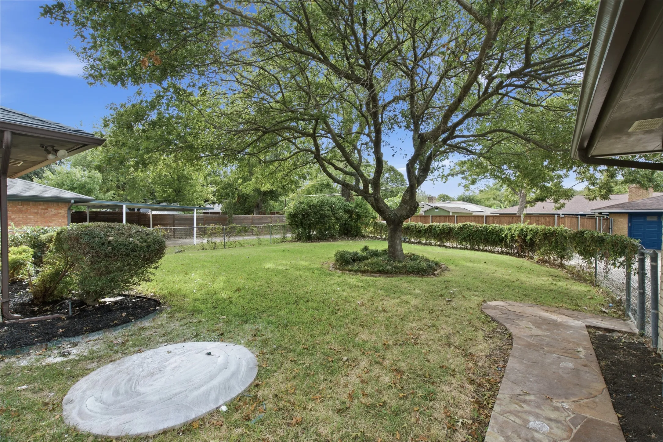 Single Family Residence For Sale in Collin County , 2612 Briarcove Drive, Plano, Texas 75074, 4 Bedroom, 3 Bathroom, 2 Garage spaces, 2,742 Sqft, built in 1968, mls#21410111, Real Estate Agent in Plano, Homes For Sale in Collin county, Homes For Sale in Plano, Realtor in Plano Texas, Real Estate Brokerage Independent Realty Texas, Luminita Cordes Realtor