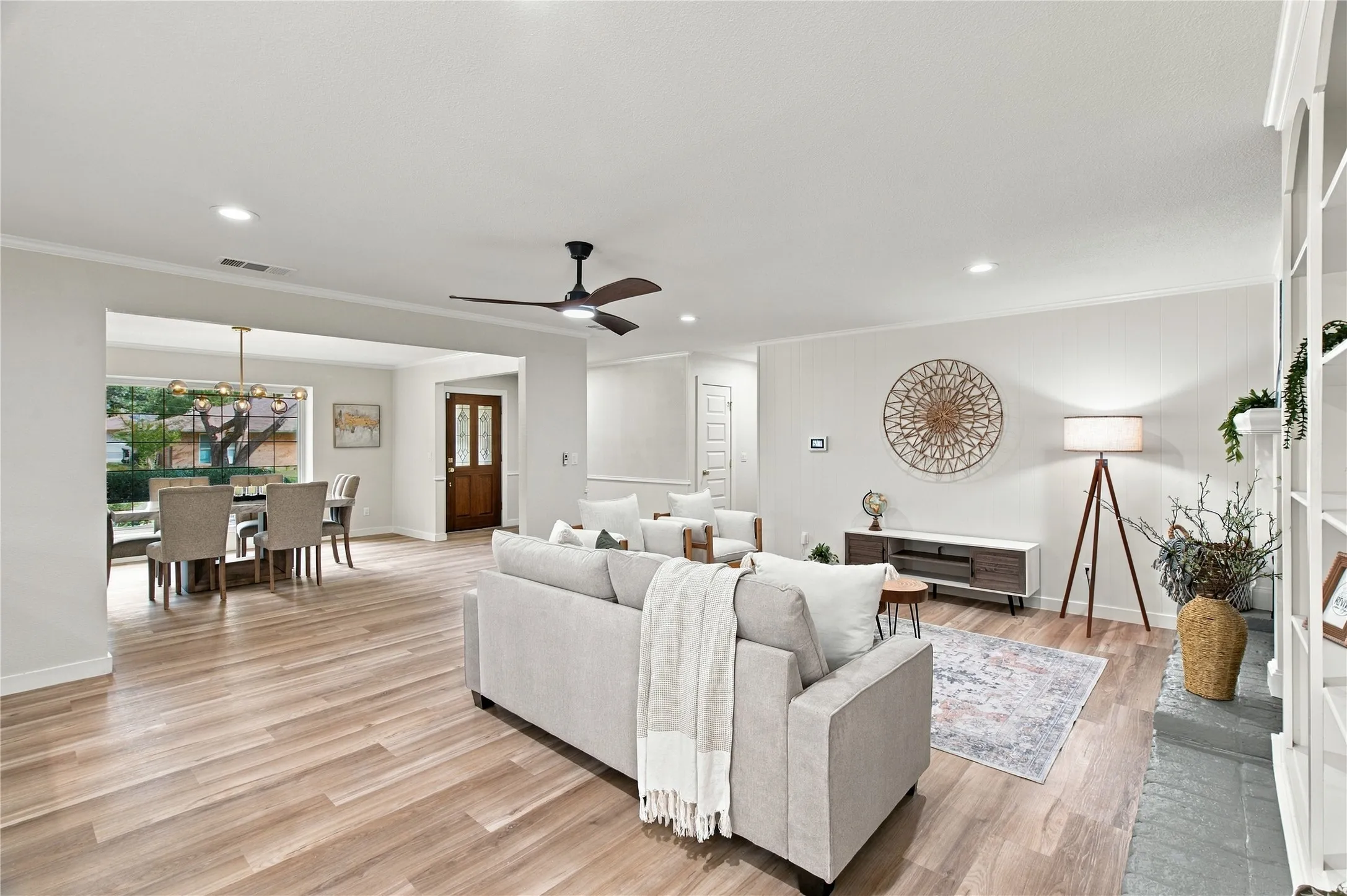 Single Family Residence For Sale in Collin County , 2612 Briarcove Drive, Plano, Texas 75074, 4 Bedroom, 3 Bathroom, 2 Garage spaces, 2,742 Sqft, built in 1968, mls#21410111, Real Estate Agent in Plano, Homes For Sale in Collin county, Homes For Sale in Plano, Realtor in Plano Texas, Real Estate Brokerage Independent Realty Texas, Luminita Cordes Realtor