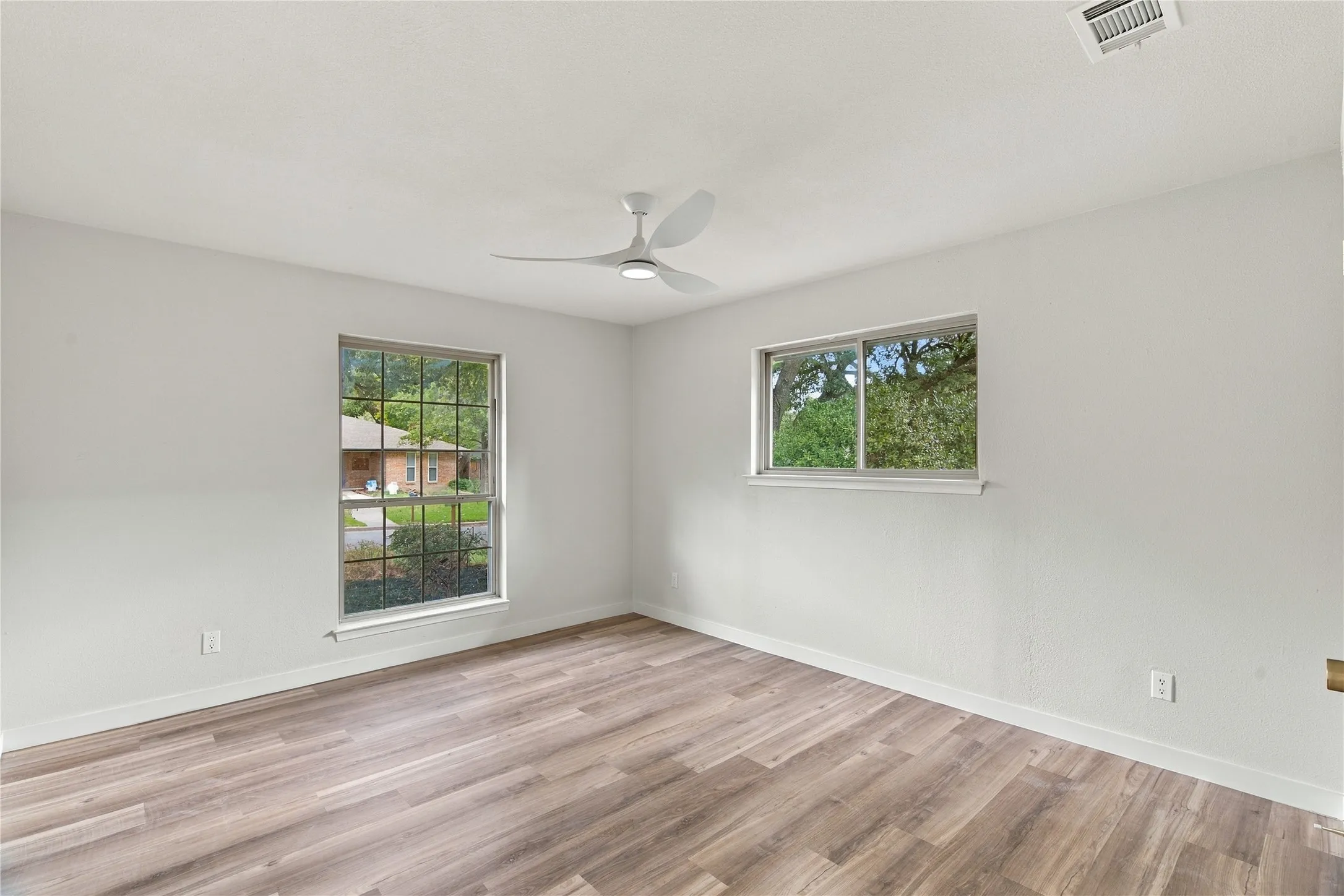 Single Family Residence For Sale in Collin County , 2612 Briarcove Drive, Plano, Texas 75074, 4 Bedroom, 3 Bathroom, 2 Garage spaces, 2,742 Sqft, built in 1968, mls#21410111, Real Estate Agent in Plano, Homes For Sale in Collin county, Homes For Sale in Plano, Realtor in Plano Texas, Real Estate Brokerage Independent Realty Texas, Luminita Cordes Realtor