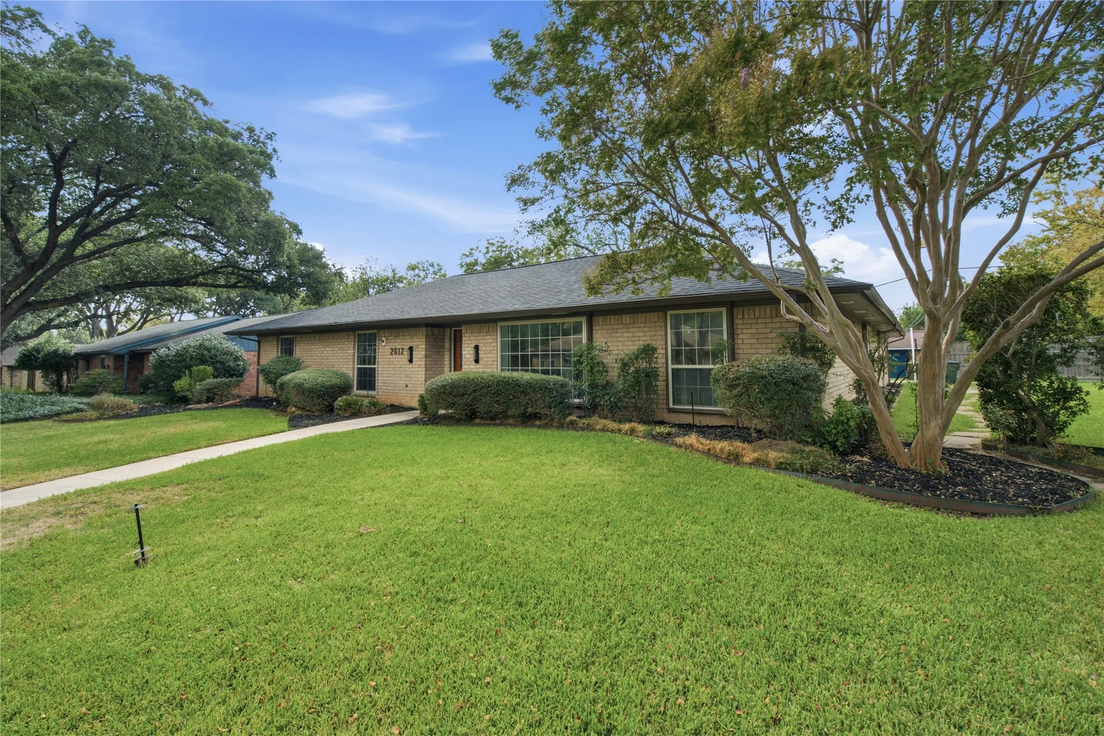 Single Family Residence For Sale in Collin County , 2612 Briarcove Drive, Plano, Texas 75074, 4 Bedroom, 3 Bathroom, 2 Garage spaces, 2,742 Sqft, built in 1968, mls#21410111, Real Estate Agent in Plano, Homes For Sale in Collin county, Homes For Sale in Plano, Realtor in Plano Texas, Real Estate Brokerage Independent Realty Texas, Luminita Cordes Realtor
