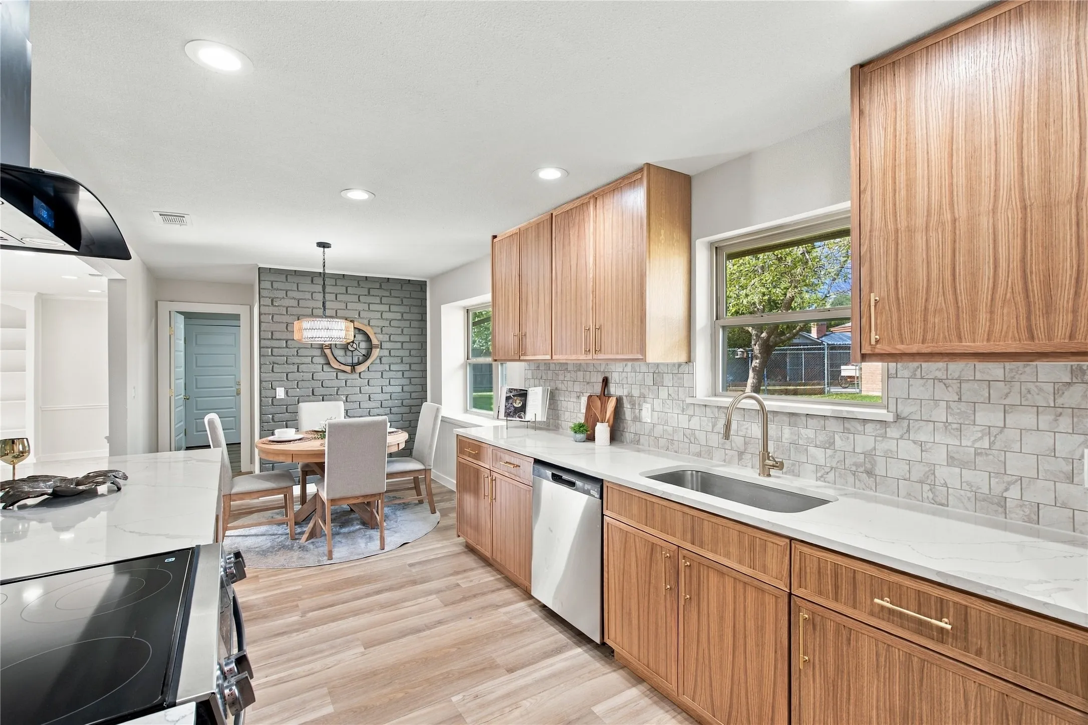 Single Family Residence For Sale in Collin County , 2612 Briarcove Drive, Plano, Texas 75074, 4 Bedroom, 3 Bathroom, 2 Garage spaces, 2,742 Sqft, built in 1968, mls#21410111, Real Estate Agent in Plano, Homes For Sale in Collin county, Homes For Sale in Plano, Realtor in Plano Texas, Real Estate Brokerage Independent Realty Texas, Luminita Cordes Realtor