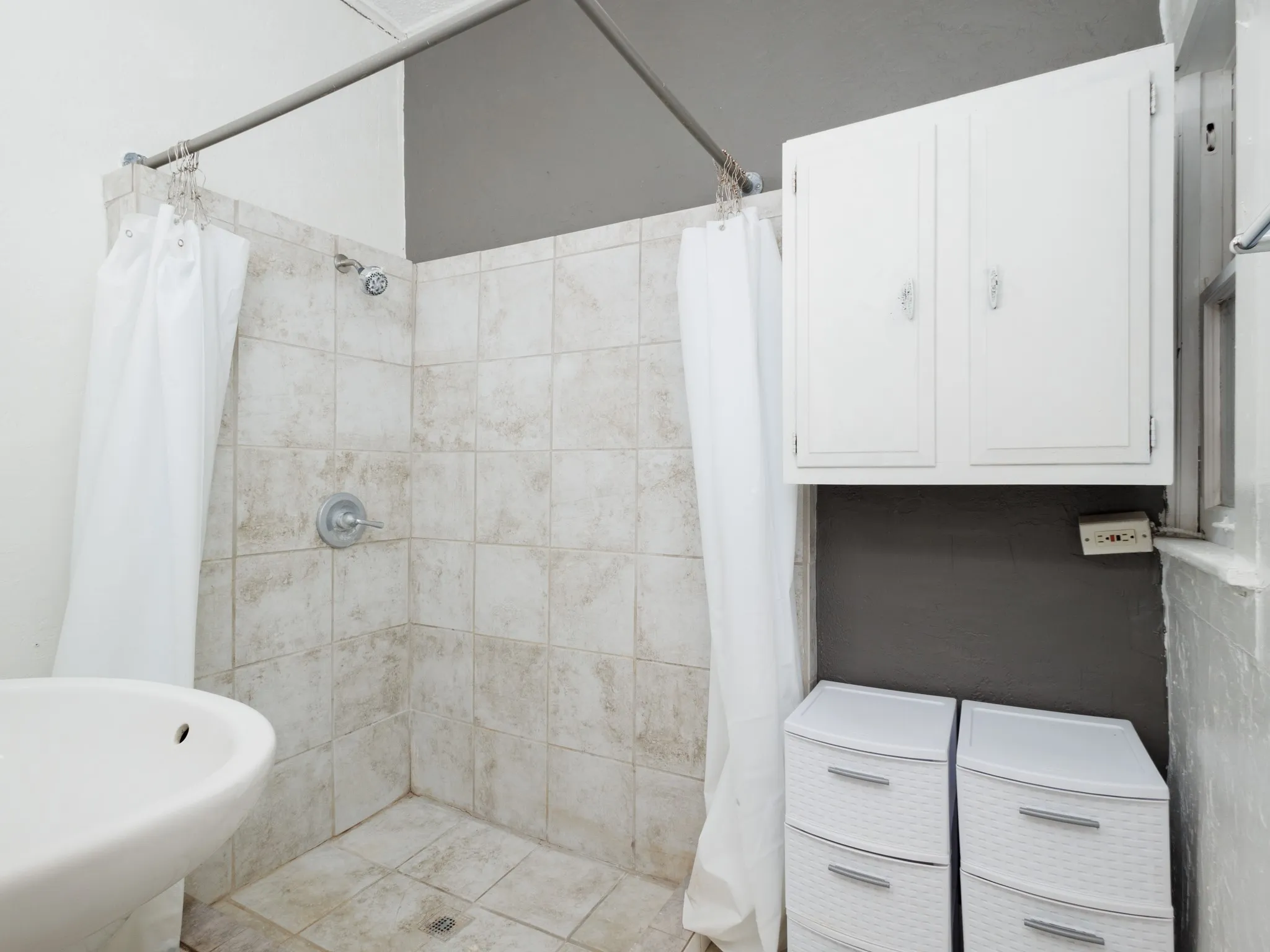 Single Family Residence For Sale in Erath County , 544 N Clinton Street, Stephenville, Texas 76401, 4 Bedroom, 3 Bathroom, Garage spaces, 2,018 Sqft, built in 1945, mls#21412141, Real Estate Agent in Stephenville, Homes For Sale in Erath county, Homes For Sale in Stephenville, Realtor in Stephenville Texas, Real Estate Brokerage Independent Realty Texas, Luminita Cordes Realtor