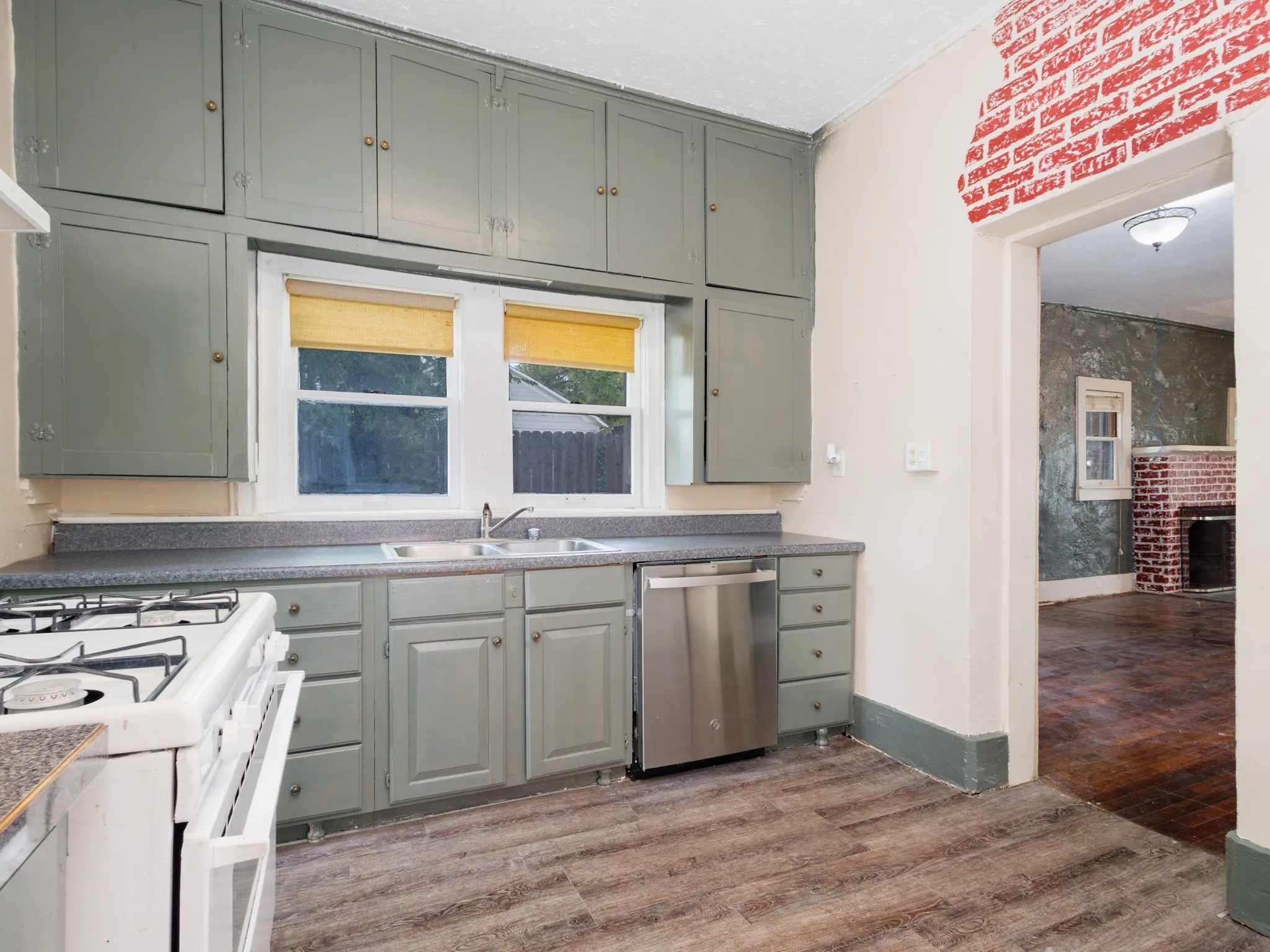 Single Family Residence For Sale in Erath County , 544 N Clinton Street, Stephenville, Texas 76401, 4 Bedroom, 3 Bathroom, Garage spaces, 2,018 Sqft, built in 1945, mls#21412141, Real Estate Agent in Stephenville, Homes For Sale in Erath county, Homes For Sale in Stephenville, Realtor in Stephenville Texas, Real Estate Brokerage Independent Realty Texas, Luminita Cordes Realtor
