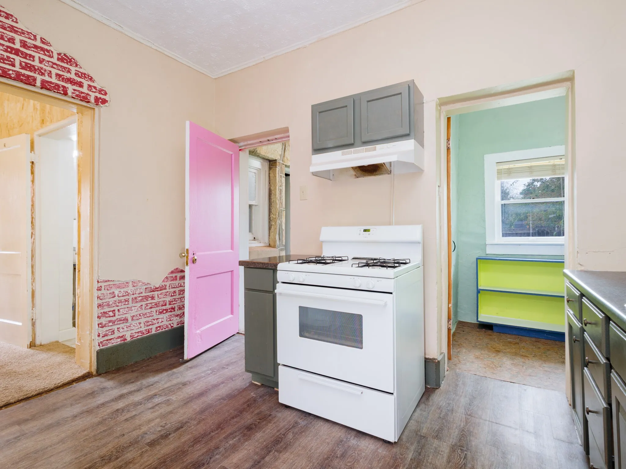 Single Family Residence For Sale in Erath County , 544 N Clinton Street, Stephenville, Texas 76401, 4 Bedroom, 3 Bathroom, Garage spaces, 2,018 Sqft, built in 1945, mls#21412141, Real Estate Agent in Stephenville, Homes For Sale in Erath county, Homes For Sale in Stephenville, Realtor in Stephenville Texas, Real Estate Brokerage Independent Realty Texas, Luminita Cordes Realtor