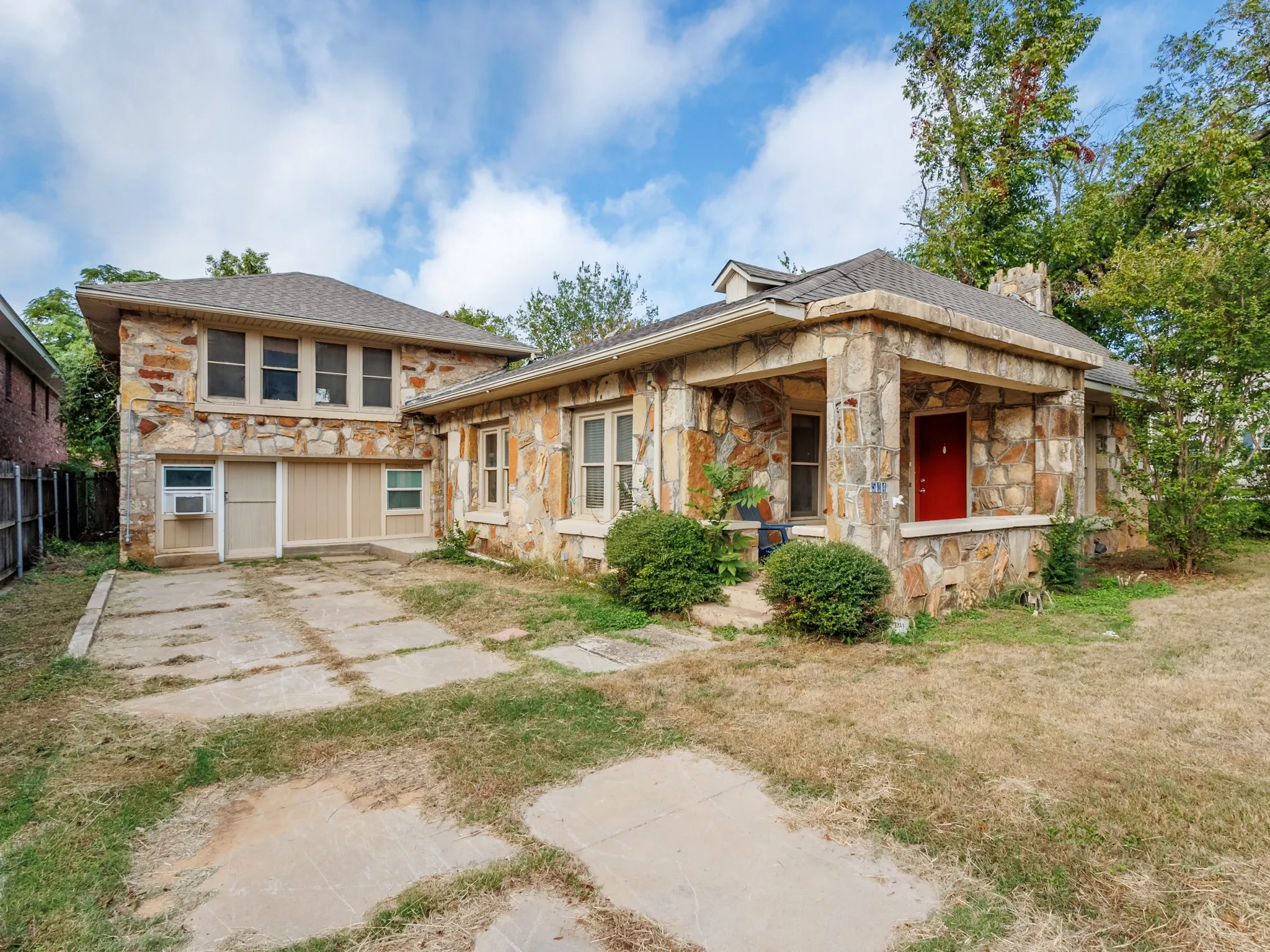 Single Family Residence For Sale in Erath County , 544 N Clinton Street, Stephenville, Texas 76401, 4 Bedroom, 3 Bathroom, Garage spaces, 2,018 Sqft, built in 1945, mls#21412141, Real Estate Agent in Stephenville, Homes For Sale in Erath county, Homes For Sale in Stephenville, Realtor in Stephenville Texas, Real Estate Brokerage Independent Realty Texas, Luminita Cordes Realtor