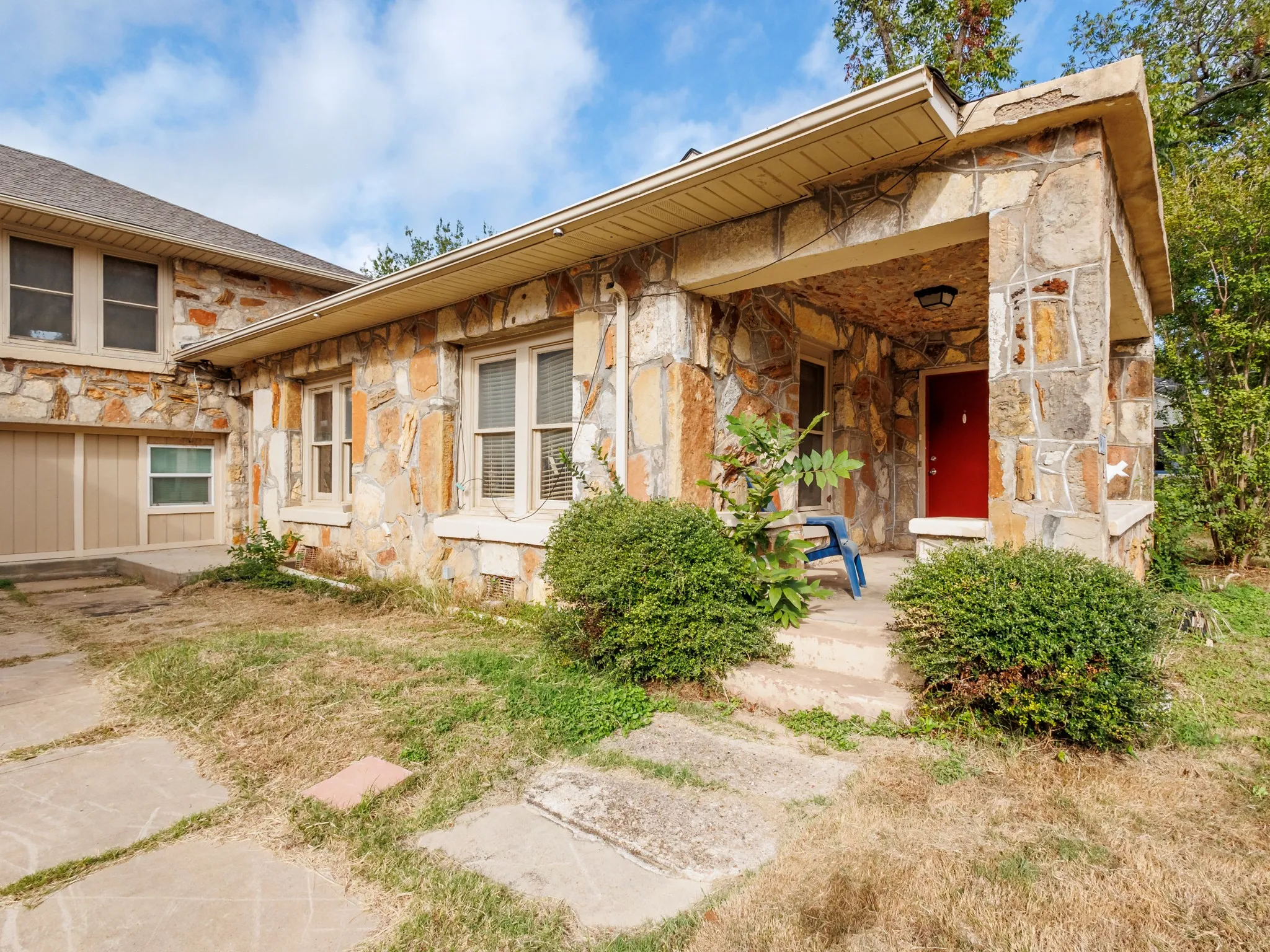 Single Family Residence For Sale in Erath County , 544 N Clinton Street, Stephenville, Texas 76401, 4 Bedroom, 3 Bathroom, Garage spaces, 2,018 Sqft, built in 1945, mls#21412141, Real Estate Agent in Stephenville, Homes For Sale in Erath county, Homes For Sale in Stephenville, Realtor in Stephenville Texas, Real Estate Brokerage Independent Realty Texas, Luminita Cordes Realtor