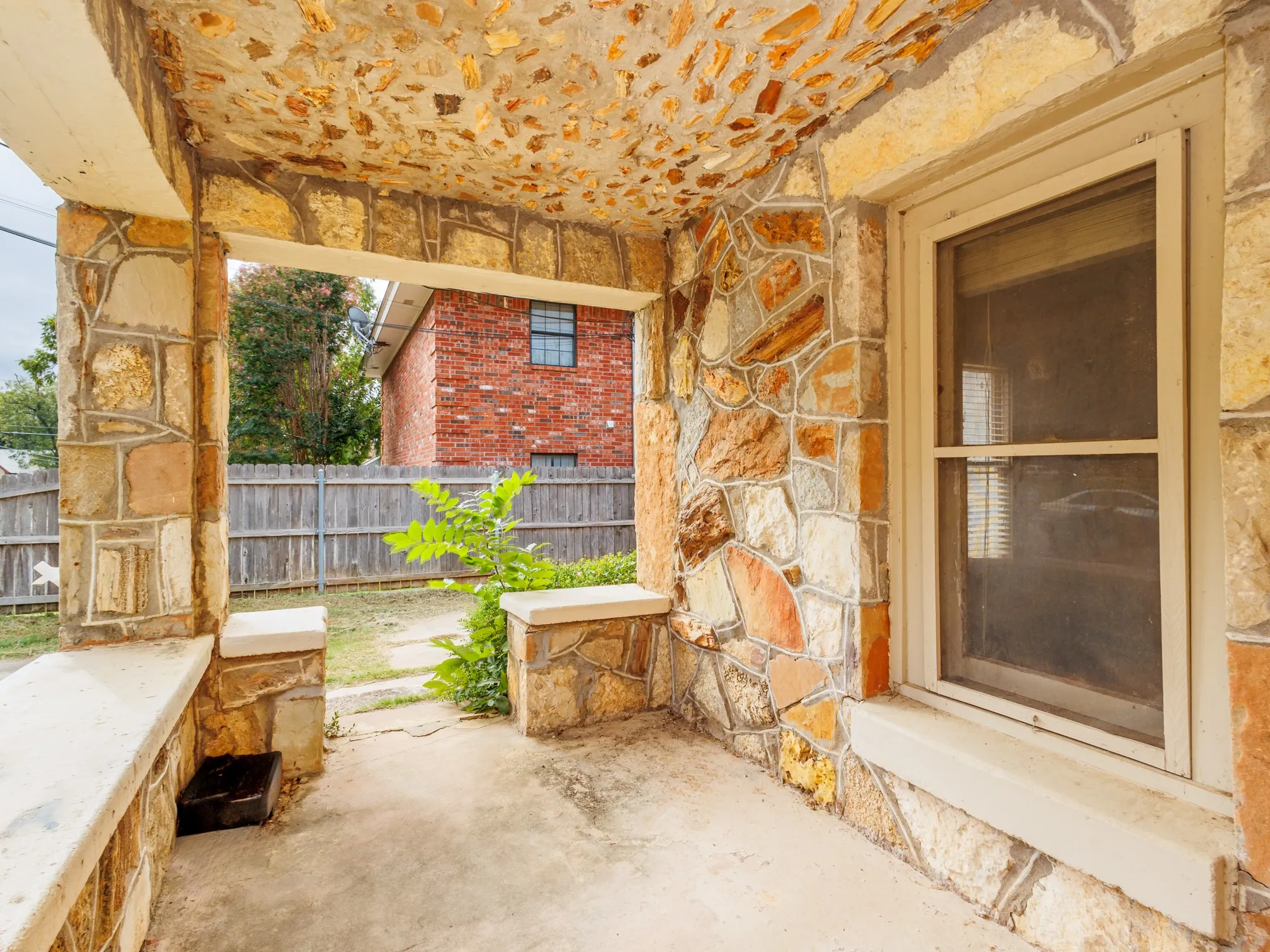 Single Family Residence For Sale in Erath County , 544 N Clinton Street, Stephenville, Texas 76401, 4 Bedroom, 3 Bathroom, Garage spaces, 2,018 Sqft, built in 1945, mls#21412141, Real Estate Agent in Stephenville, Homes For Sale in Erath county, Homes For Sale in Stephenville, Realtor in Stephenville Texas, Real Estate Brokerage Independent Realty Texas, Luminita Cordes Realtor