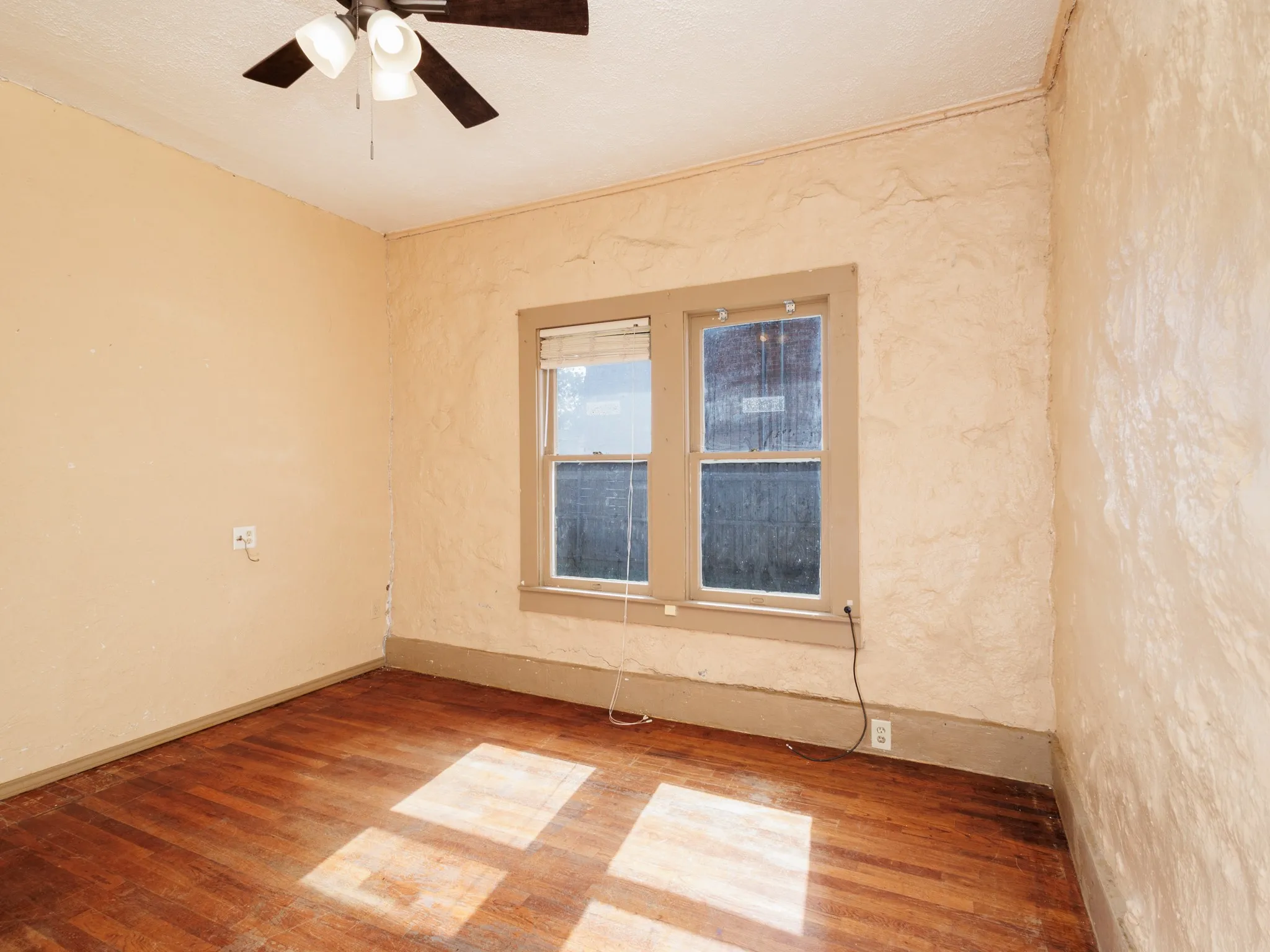 Single Family Residence For Sale in Erath County , 544 N Clinton Street, Stephenville, Texas 76401, 4 Bedroom, 3 Bathroom, Garage spaces, 2,018 Sqft, built in 1945, mls#21412141, Real Estate Agent in Stephenville, Homes For Sale in Erath county, Homes For Sale in Stephenville, Realtor in Stephenville Texas, Real Estate Brokerage Independent Realty Texas, Luminita Cordes Realtor