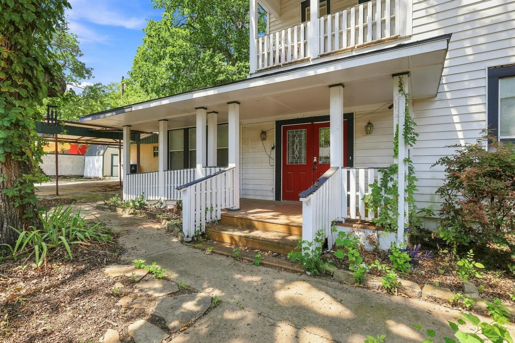 Single Family Residence For Sale in Grayson County , 600 W Munson Street, Denison, Texas 75020, 6 Bedroom, 4 Bathroom, Garage spaces, 2,745 Sqft, built in 1900, mls#21412146, Real Estate Agent in Denison, Homes For Sale in Grayson county, Homes For Sale in Denison, Realtor in Denison Texas, Real Estate Brokerage Independent Realty Texas, Luminita Cordes Realtor