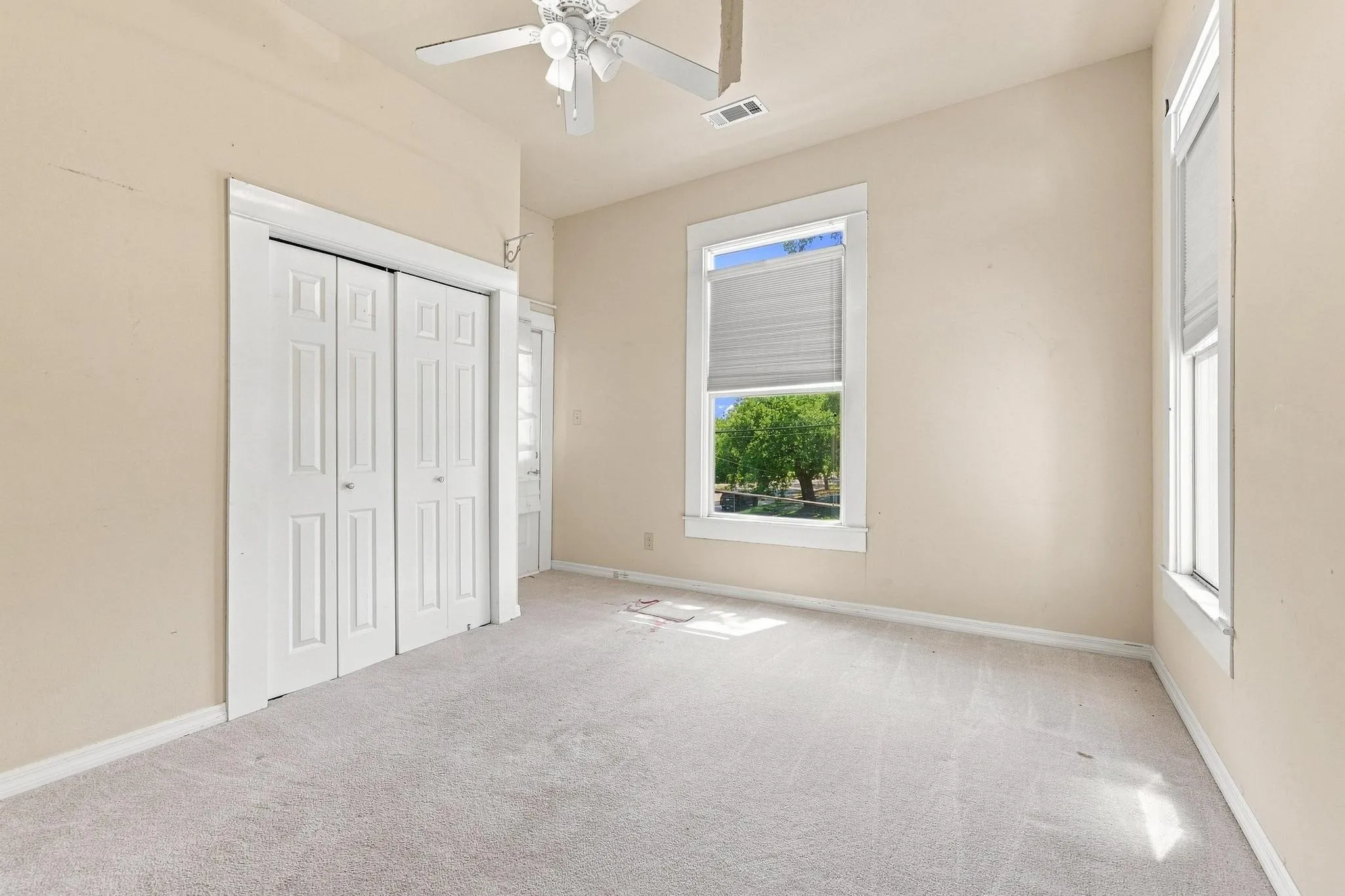Single Family Residence For Sale in Grayson County , 600 W Munson Street, Denison, Texas 75020, 6 Bedroom, 4 Bathroom, Garage spaces, 2,745 Sqft, built in 1900, mls#21412146, Real Estate Agent in Denison, Homes For Sale in Grayson county, Homes For Sale in Denison, Realtor in Denison Texas, Real Estate Brokerage Independent Realty Texas, Luminita Cordes Realtor
