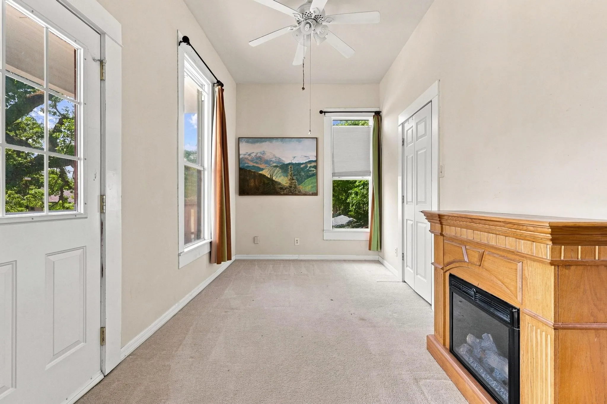 Single Family Residence For Sale in Grayson County , 600 W Munson Street, Denison, Texas 75020, 6 Bedroom, 4 Bathroom, Garage spaces, 2,745 Sqft, built in 1900, mls#21412146, Real Estate Agent in Denison, Homes For Sale in Grayson county, Homes For Sale in Denison, Realtor in Denison Texas, Real Estate Brokerage Independent Realty Texas, Luminita Cordes Realtor