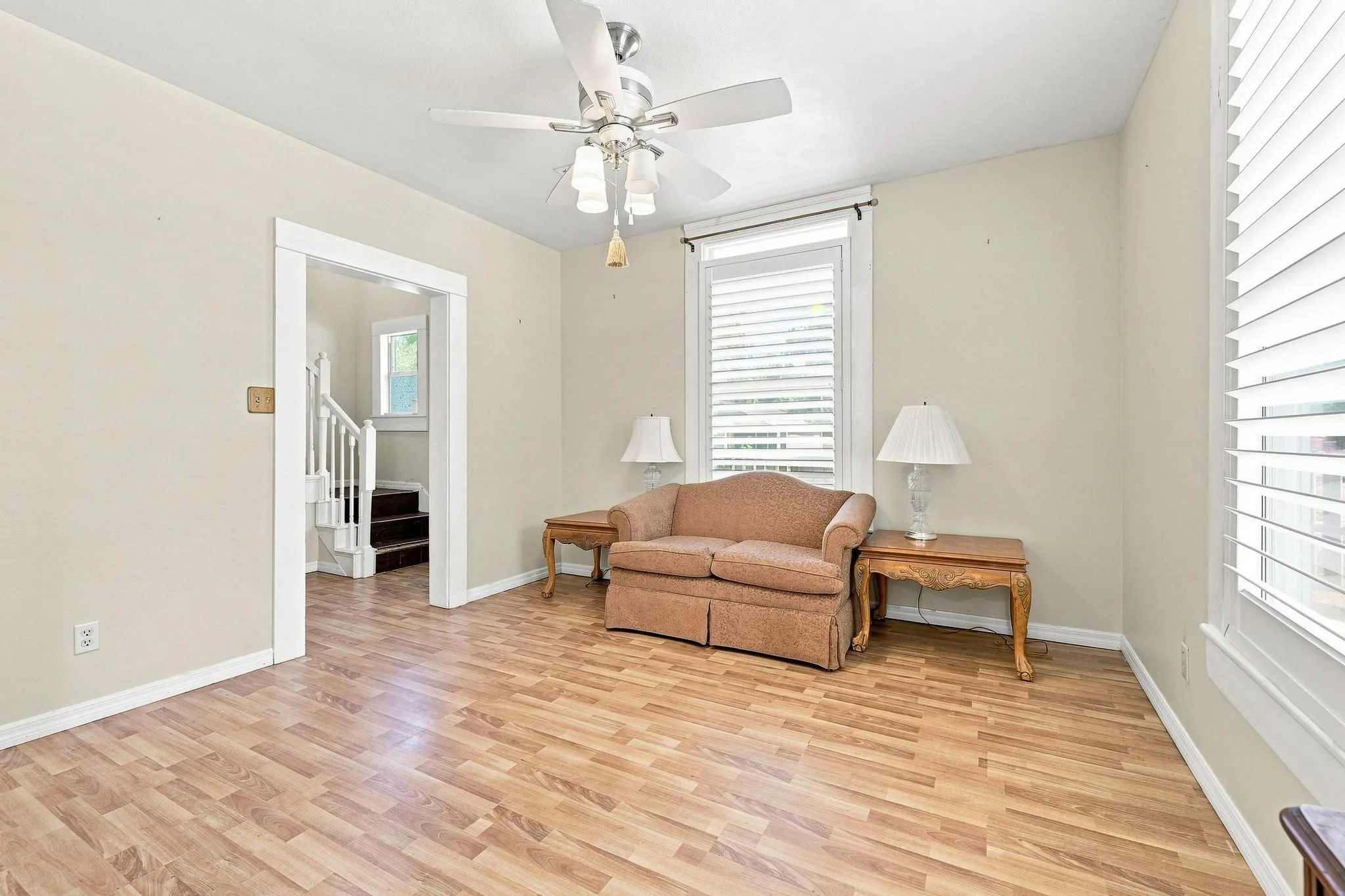Single Family Residence For Sale in Grayson County , 600 W Munson Street, Denison, Texas 75020, 6 Bedroom, 4 Bathroom, Garage spaces, 2,745 Sqft, built in 1900, mls#21412146, Real Estate Agent in Denison, Homes For Sale in Grayson county, Homes For Sale in Denison, Realtor in Denison Texas, Real Estate Brokerage Independent Realty Texas, Luminita Cordes Realtor