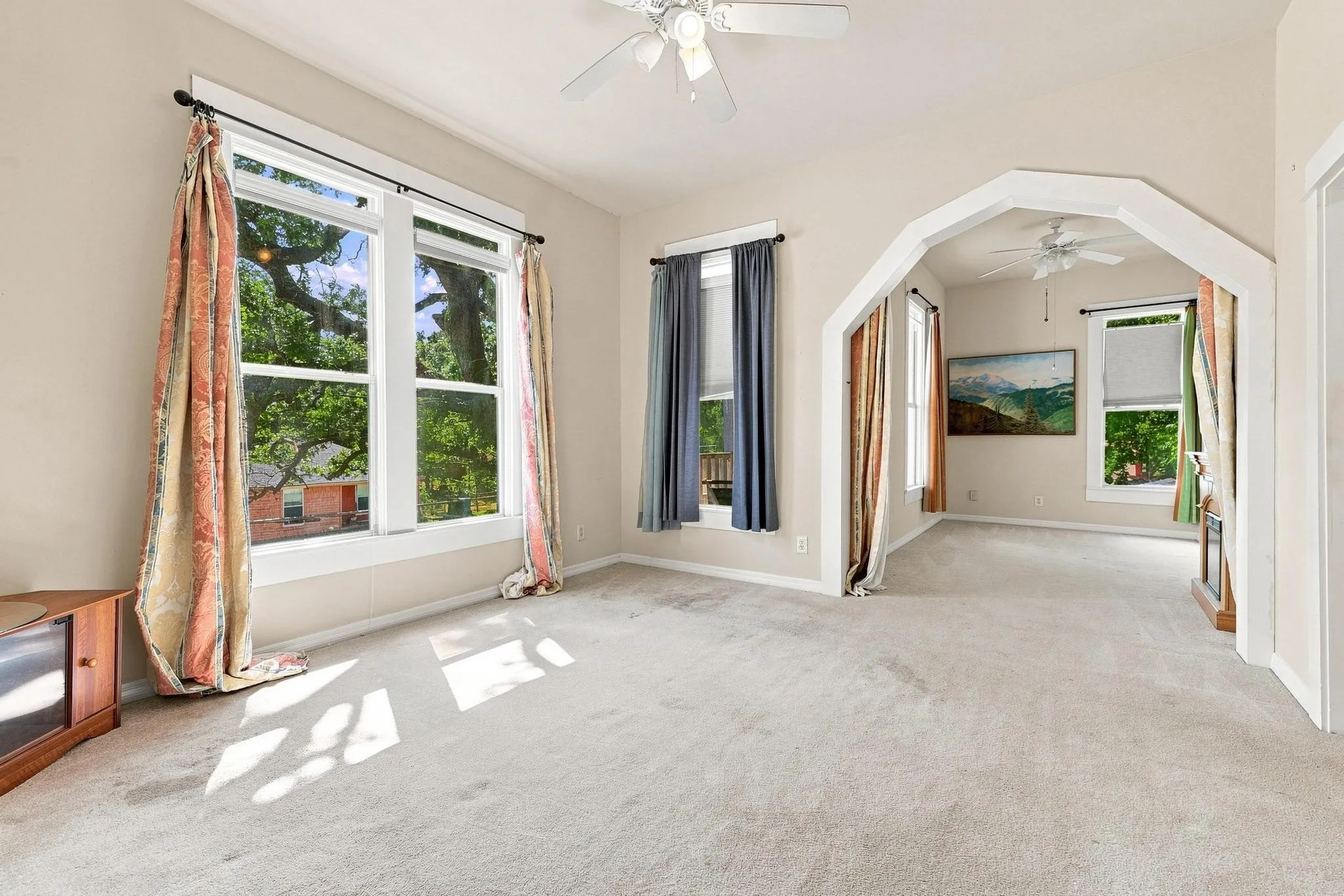 Single Family Residence For Sale in Grayson County , 600 W Munson Street, Denison, Texas 75020, 6 Bedroom, 4 Bathroom, Garage spaces, 2,745 Sqft, built in 1900, mls#21412146, Real Estate Agent in Denison, Homes For Sale in Grayson county, Homes For Sale in Denison, Realtor in Denison Texas, Real Estate Brokerage Independent Realty Texas, Luminita Cordes Realtor