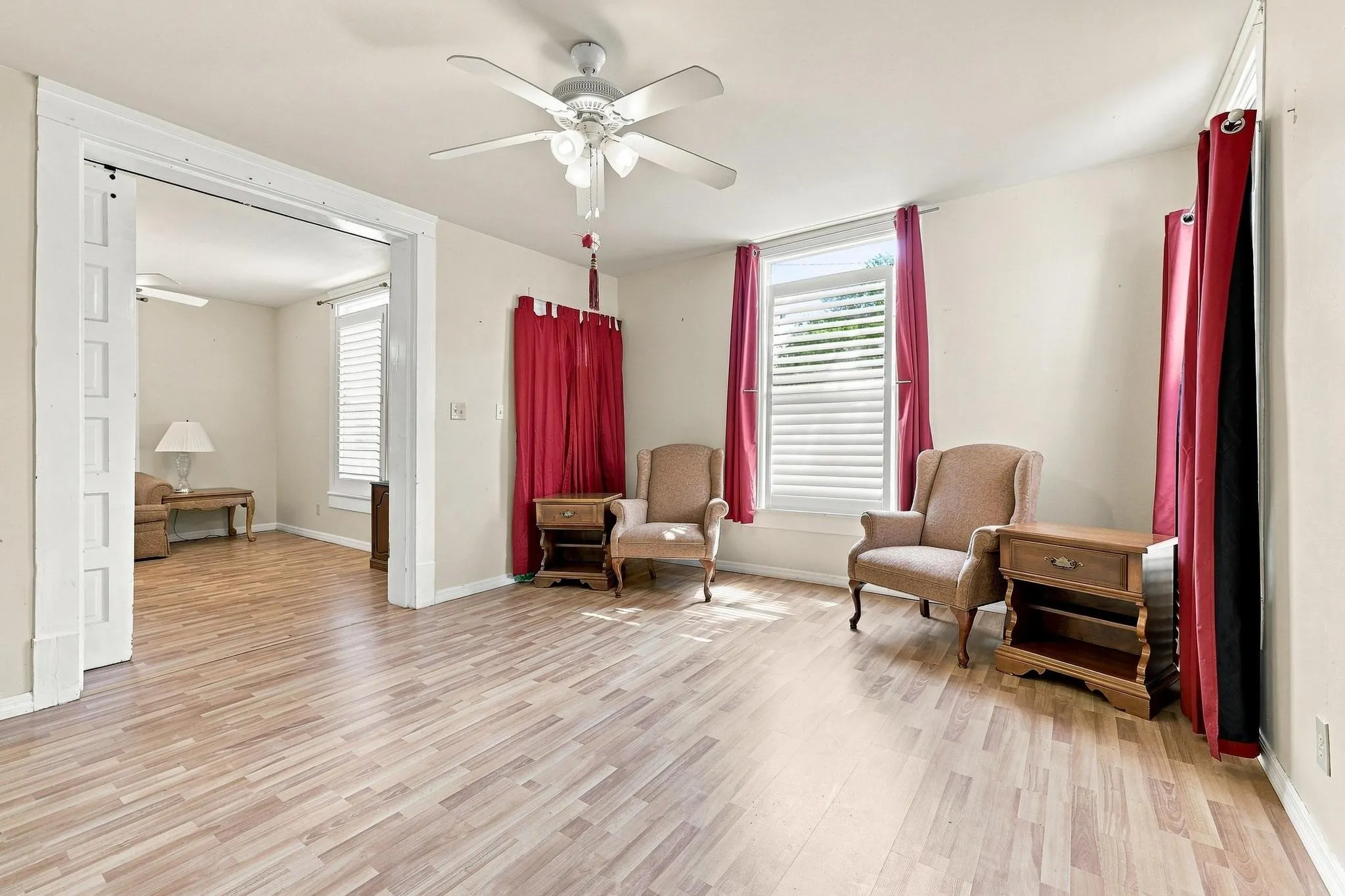 Single Family Residence For Sale in Grayson County , 600 W Munson Street, Denison, Texas 75020, 6 Bedroom, 4 Bathroom, Garage spaces, 2,745 Sqft, built in 1900, mls#21412146, Real Estate Agent in Denison, Homes For Sale in Grayson county, Homes For Sale in Denison, Realtor in Denison Texas, Real Estate Brokerage Independent Realty Texas, Luminita Cordes Realtor