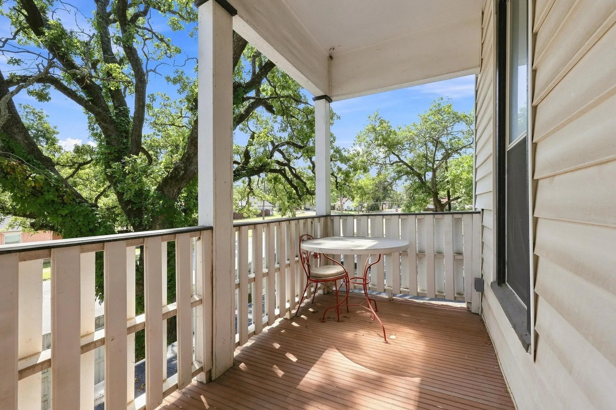 Single Family Residence For Sale in Grayson County , 600 W Munson Street, Denison, Texas 75020, 6 Bedroom, 4 Bathroom, Garage spaces, 2,745 Sqft, built in 1900, mls#21412146, Real Estate Agent in Denison, Homes For Sale in Grayson county, Homes For Sale in Denison, Realtor in Denison Texas, Real Estate Brokerage Independent Realty Texas, Luminita Cordes Realtor