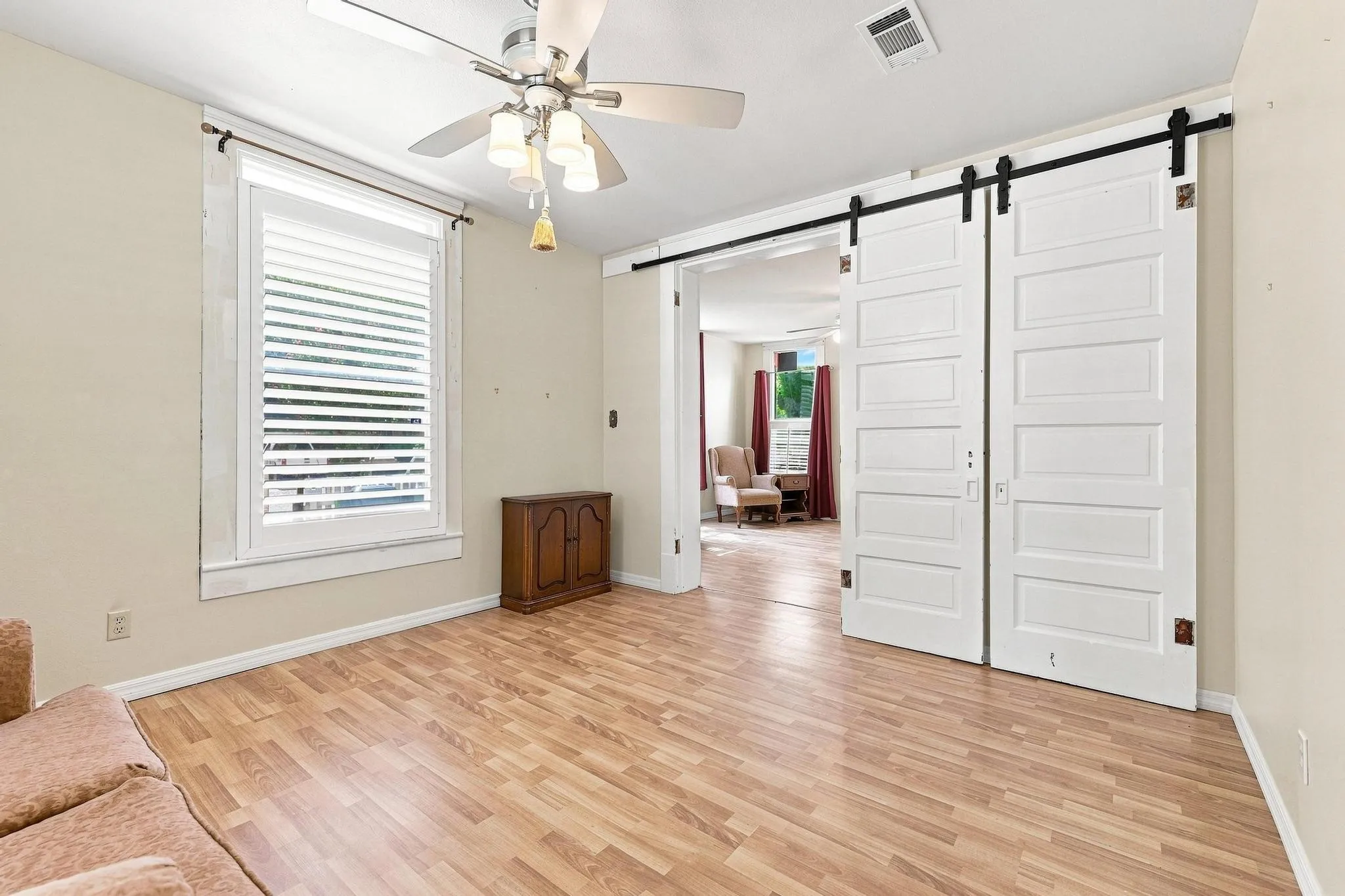 Single Family Residence For Sale in Grayson County , 600 W Munson Street, Denison, Texas 75020, 6 Bedroom, 4 Bathroom, Garage spaces, 2,745 Sqft, built in 1900, mls#21412146, Real Estate Agent in Denison, Homes For Sale in Grayson county, Homes For Sale in Denison, Realtor in Denison Texas, Real Estate Brokerage Independent Realty Texas, Luminita Cordes Realtor