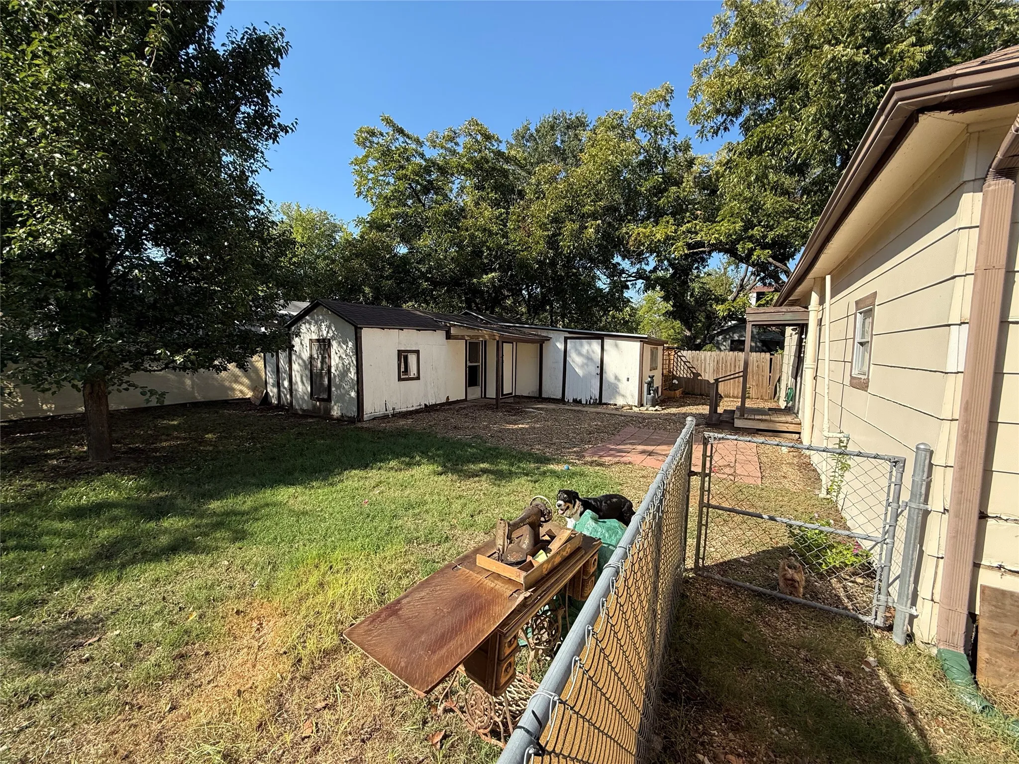 Single Family Residence For Sale in Fannin County , 802 Seven Oaks Road, Bonham, Texas 75418, 3 Bedroom, 1 Bathroom, Garage spaces, 1,344 Sqft, built in 1920, mls#21410537, Real Estate Agent in Bonham, Homes For Sale in Fannin county, Homes For Sale in Bonham, Realtor in Bonham Texas, Real Estate Brokerage Independent Realty Texas, Luminita Cordes Realtor