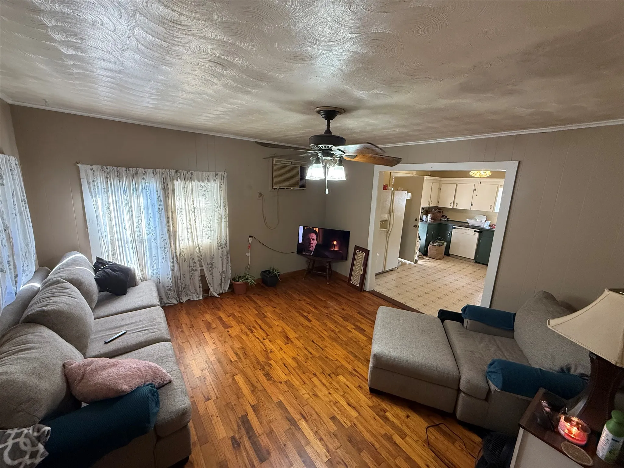 Single Family Residence For Sale in Fannin County , 802 Seven Oaks Road, Bonham, Texas 75418, 3 Bedroom, 1 Bathroom, Garage spaces, 1,344 Sqft, built in 1920, mls#21410537, Real Estate Agent in Bonham, Homes For Sale in Fannin county, Homes For Sale in Bonham, Realtor in Bonham Texas, Real Estate Brokerage Independent Realty Texas, Luminita Cordes Realtor