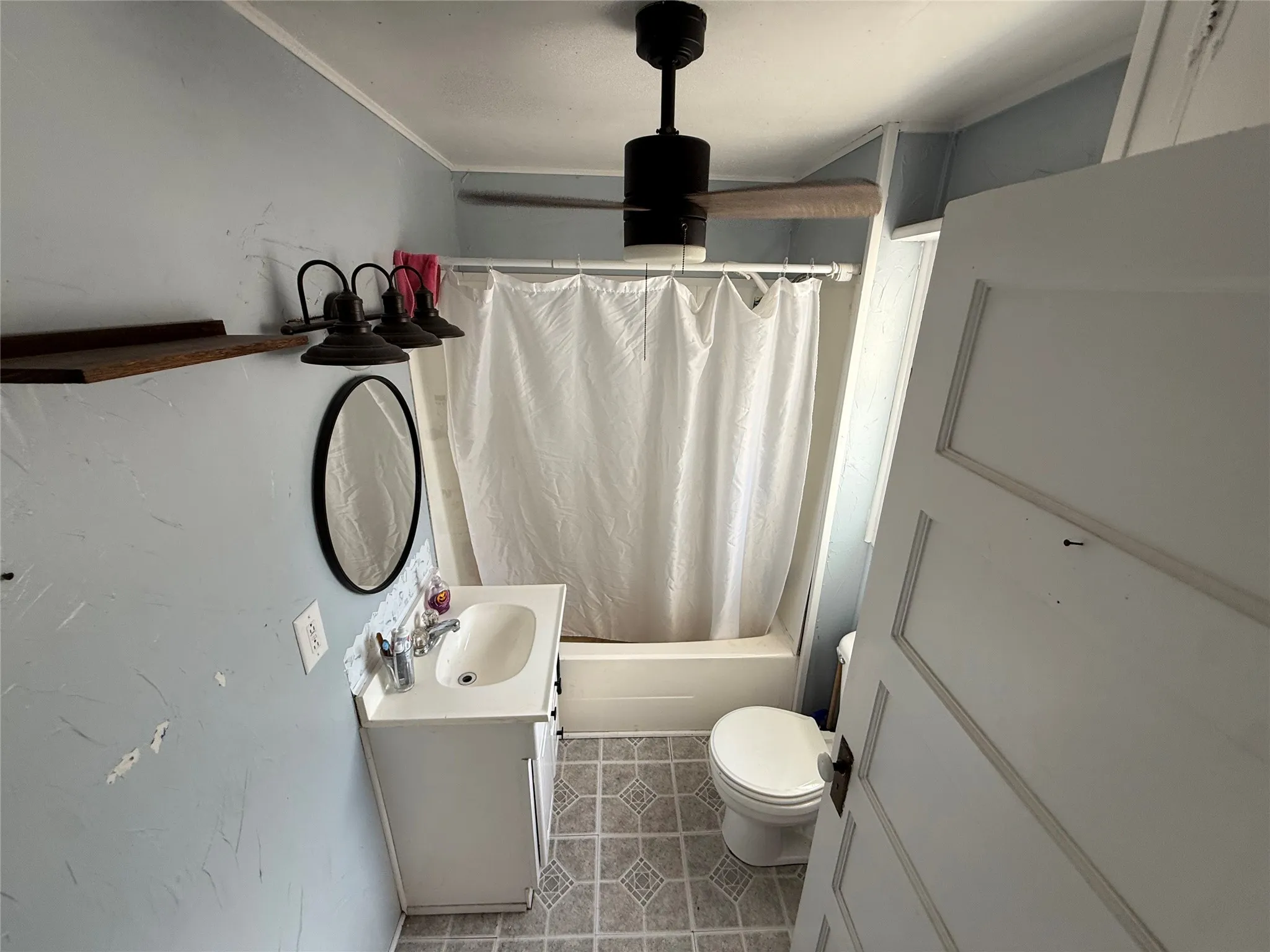 Single Family Residence For Sale in Fannin County , 802 Seven Oaks Road, Bonham, Texas 75418, 3 Bedroom, 1 Bathroom, Garage spaces, 1,344 Sqft, built in 1920, mls#21410537, Real Estate Agent in Bonham, Homes For Sale in Fannin county, Homes For Sale in Bonham, Realtor in Bonham Texas, Real Estate Brokerage Independent Realty Texas, Luminita Cordes Realtor