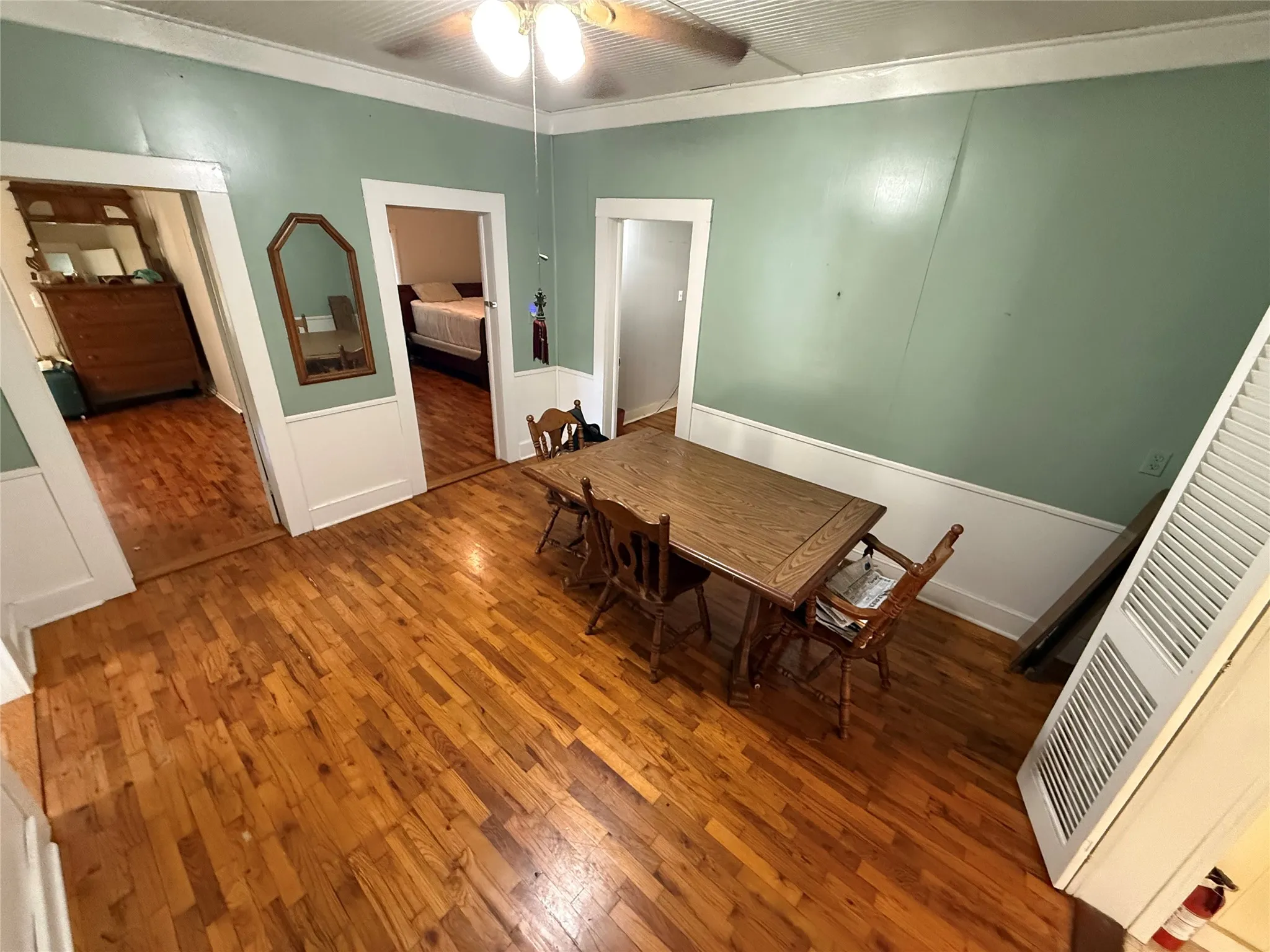 Single Family Residence For Sale in Fannin County , 802 Seven Oaks Road, Bonham, Texas 75418, 3 Bedroom, 1 Bathroom, Garage spaces, 1,344 Sqft, built in 1920, mls#21410537, Real Estate Agent in Bonham, Homes For Sale in Fannin county, Homes For Sale in Bonham, Realtor in Bonham Texas, Real Estate Brokerage Independent Realty Texas, Luminita Cordes Realtor
