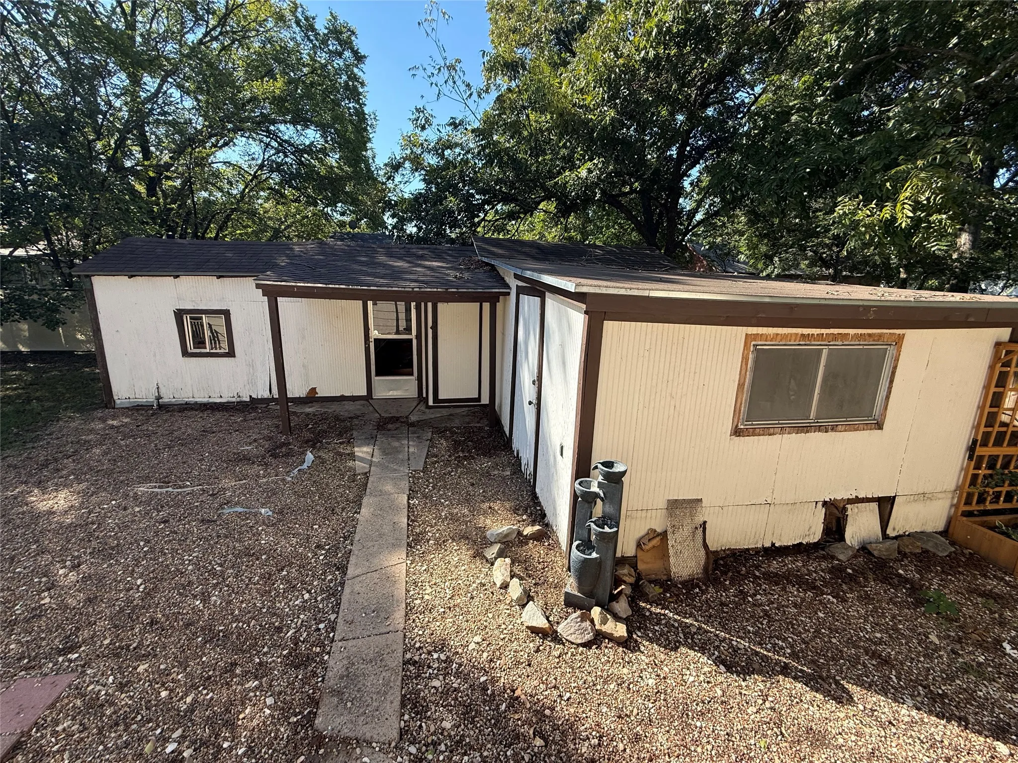 Single Family Residence For Sale in Fannin County , 802 Seven Oaks Road, Bonham, Texas 75418, 3 Bedroom, 1 Bathroom, Garage spaces, 1,344 Sqft, built in 1920, mls#21410537, Real Estate Agent in Bonham, Homes For Sale in Fannin county, Homes For Sale in Bonham, Realtor in Bonham Texas, Real Estate Brokerage Independent Realty Texas, Luminita Cordes Realtor