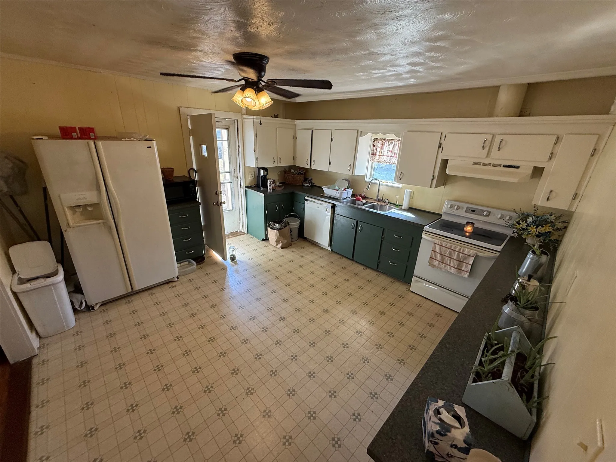 Single Family Residence For Sale in Fannin County , 802 Seven Oaks Road, Bonham, Texas 75418, 3 Bedroom, 1 Bathroom, Garage spaces, 1,344 Sqft, built in 1920, mls#21410537, Real Estate Agent in Bonham, Homes For Sale in Fannin county, Homes For Sale in Bonham, Realtor in Bonham Texas, Real Estate Brokerage Independent Realty Texas, Luminita Cordes Realtor