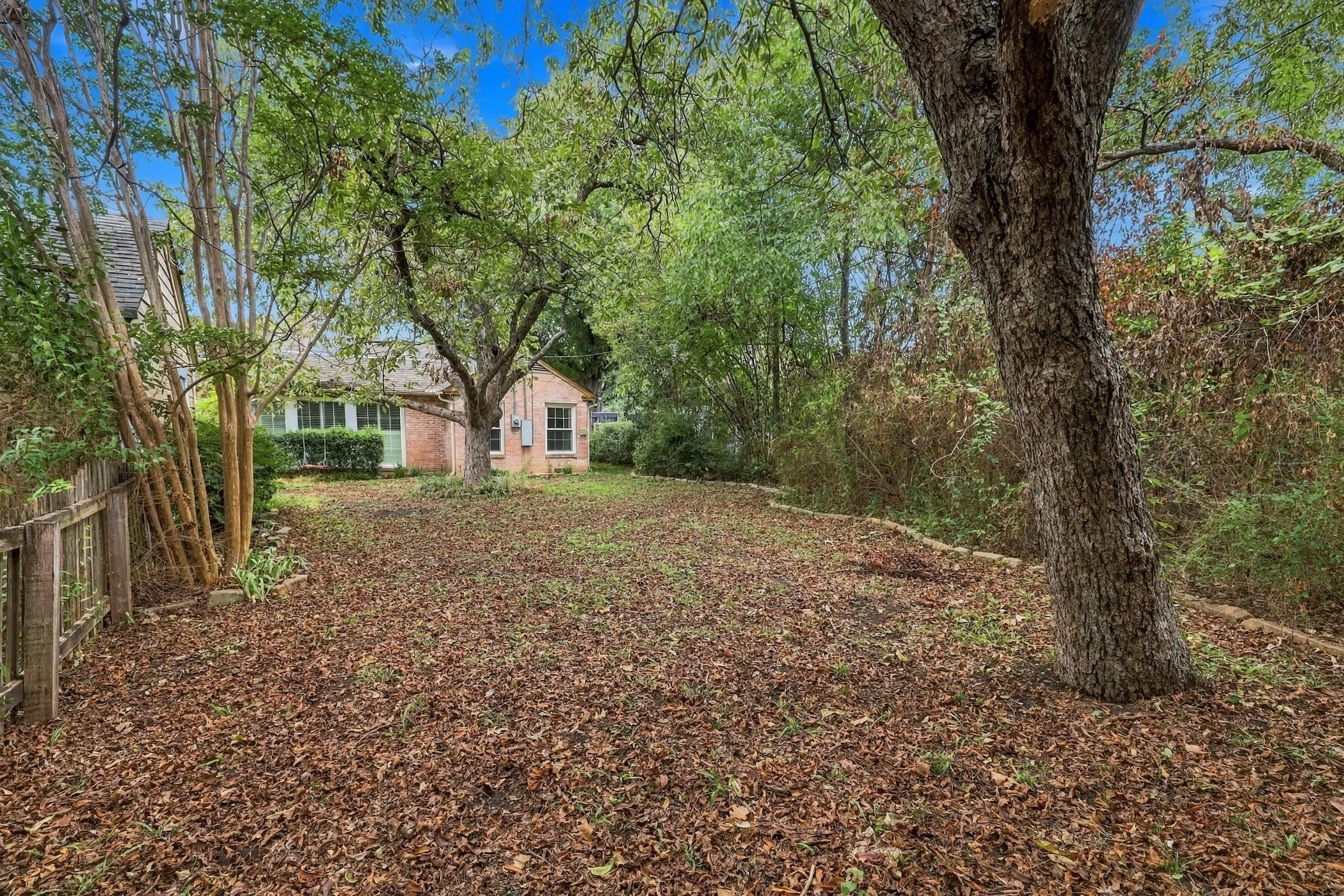 Single Family Residence For Sale in Dallas County , 1403 Tranquilla Drive, Dallas, Texas 75218, 2 Bedroom, 1 Bathroom, 2 Garage spaces, 1,797 Sqft, built in 1940, mls#21412155, Real Estate Agent in Dallas, Homes For Sale in Dallas county, Homes For Sale in Dallas, Realtor in Dallas Texas, Real Estate Brokerage Independent Realty Texas, Luminita Cordes Realtor