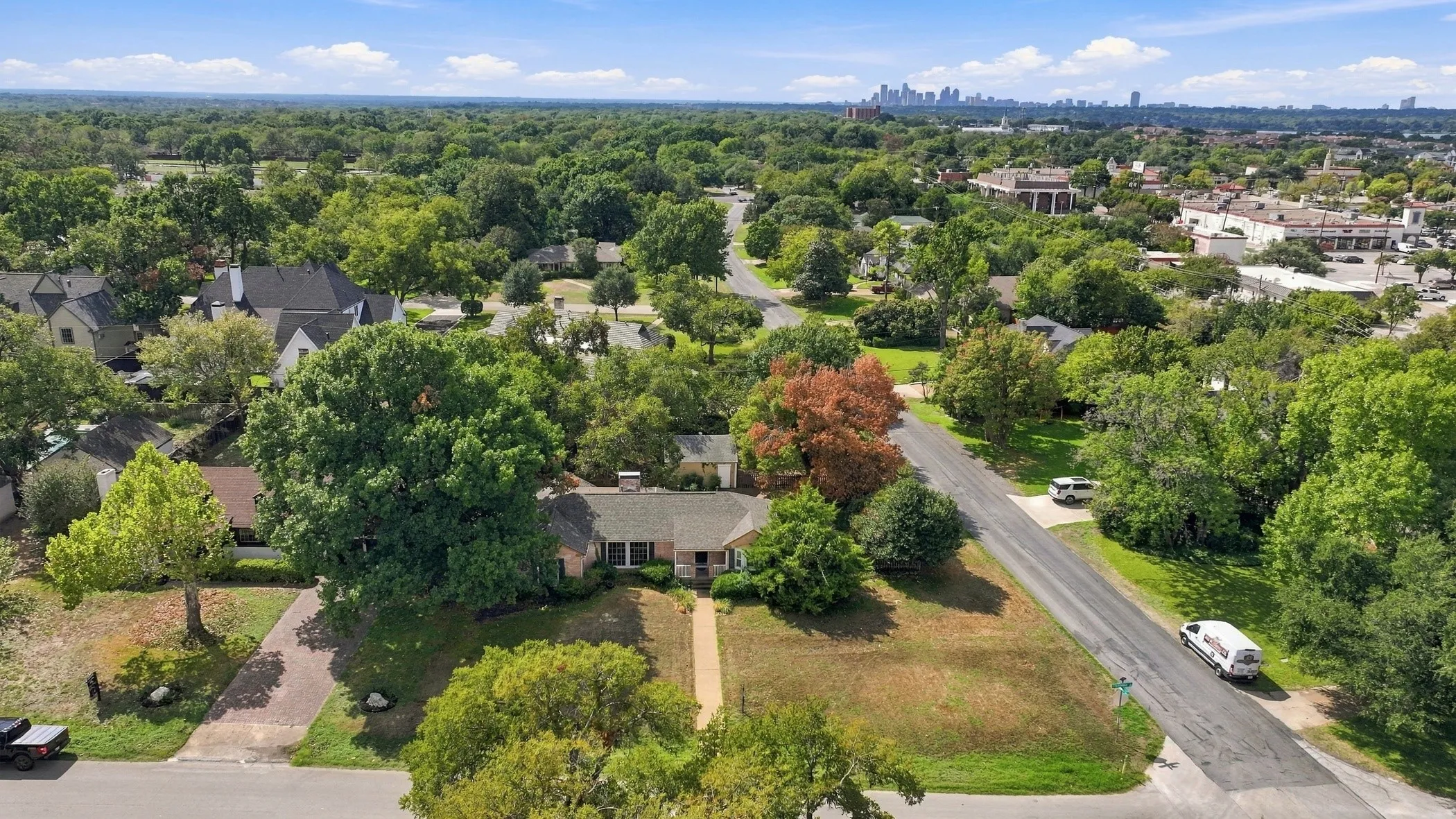 Single Family Residence For Sale in Dallas County , 1403 Tranquilla Drive, Dallas, Texas 75218, 2 Bedroom, 1 Bathroom, 2 Garage spaces, 1,797 Sqft, built in 1940, mls#21412155, Real Estate Agent in Dallas, Homes For Sale in Dallas county, Homes For Sale in Dallas, Realtor in Dallas Texas, Real Estate Brokerage Independent Realty Texas, Luminita Cordes Realtor