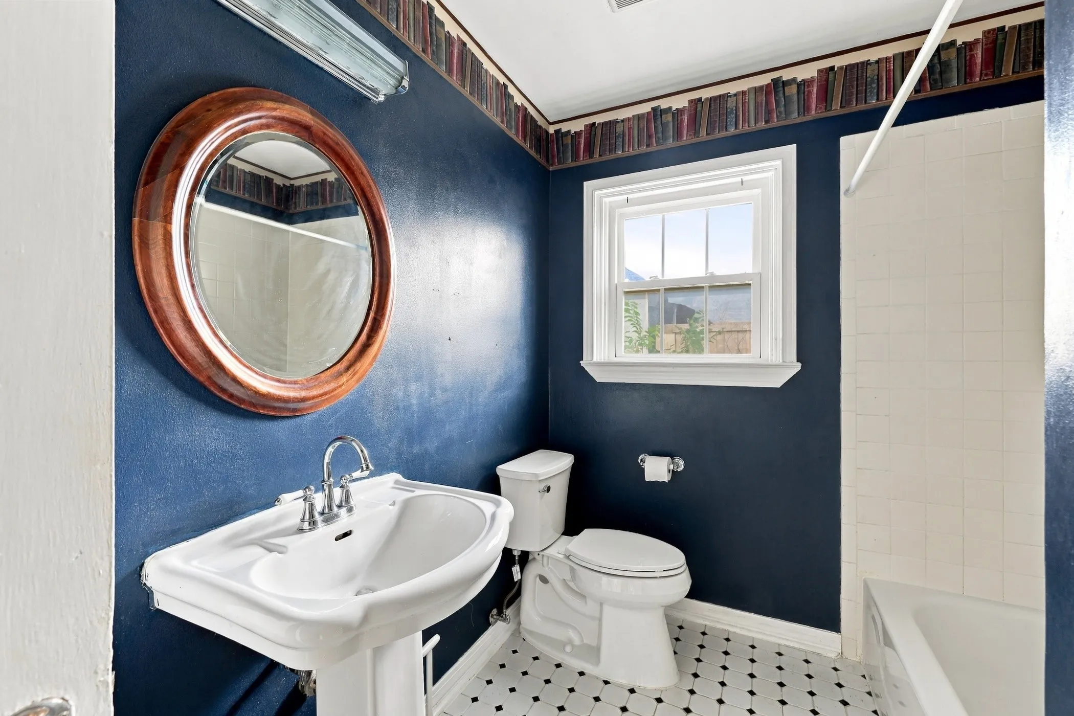 Single Family Residence For Sale in Dallas County , 1403 Tranquilla Drive, Dallas, Texas 75218, 2 Bedroom, 1 Bathroom, 2 Garage spaces, 1,797 Sqft, built in 1940, mls#21412155, Real Estate Agent in Dallas, Homes For Sale in Dallas county, Homes For Sale in Dallas, Realtor in Dallas Texas, Real Estate Brokerage Independent Realty Texas, Luminita Cordes Realtor