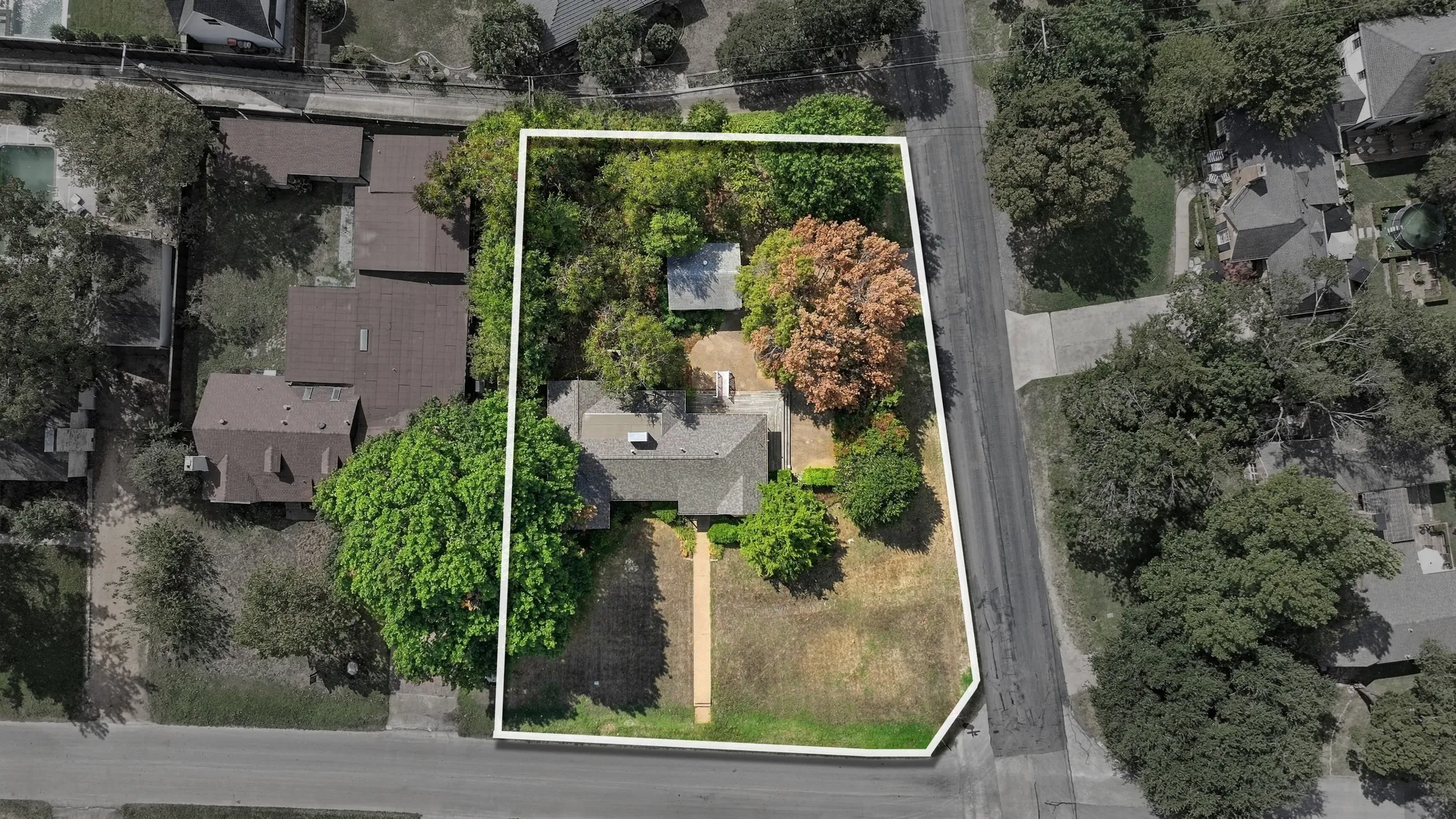 Single Family Residence For Sale in Dallas County , 1403 Tranquilla Drive, Dallas, Texas 75218, 2 Bedroom, 1 Bathroom, 2 Garage spaces, 1,797 Sqft, built in 1940, mls#21412155, Real Estate Agent in Dallas, Homes For Sale in Dallas county, Homes For Sale in Dallas, Realtor in Dallas Texas, Real Estate Brokerage Independent Realty Texas, Luminita Cordes Realtor