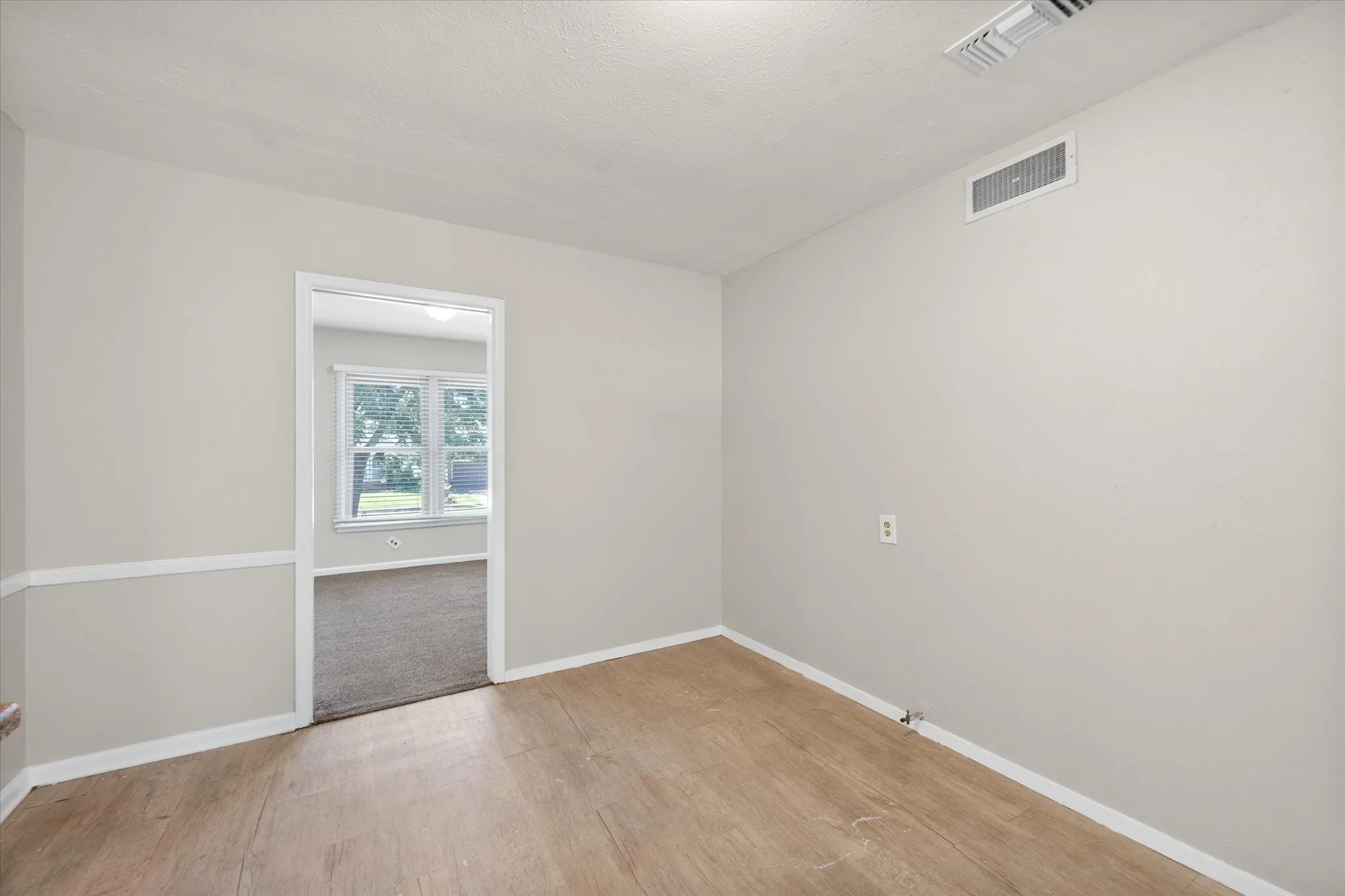 Single Family Residence For Rent in Tarrant County , 2716 Scruggs Park Drive, Richland Hills, Texas 76118, 4 Bedroom, 2 Bathroom, 2 Garage spaces, 2,142 Sqft, built in 1953, mls#21412162, Real Estate Agent in Richland Hills, Homes For Rent in Tarrant county, Homes For Rent in Richland Hills, Realtor in Richland Hills Texas, Real Estate Brokerage Independent Realty Texas, Luminita Cordes Realtor