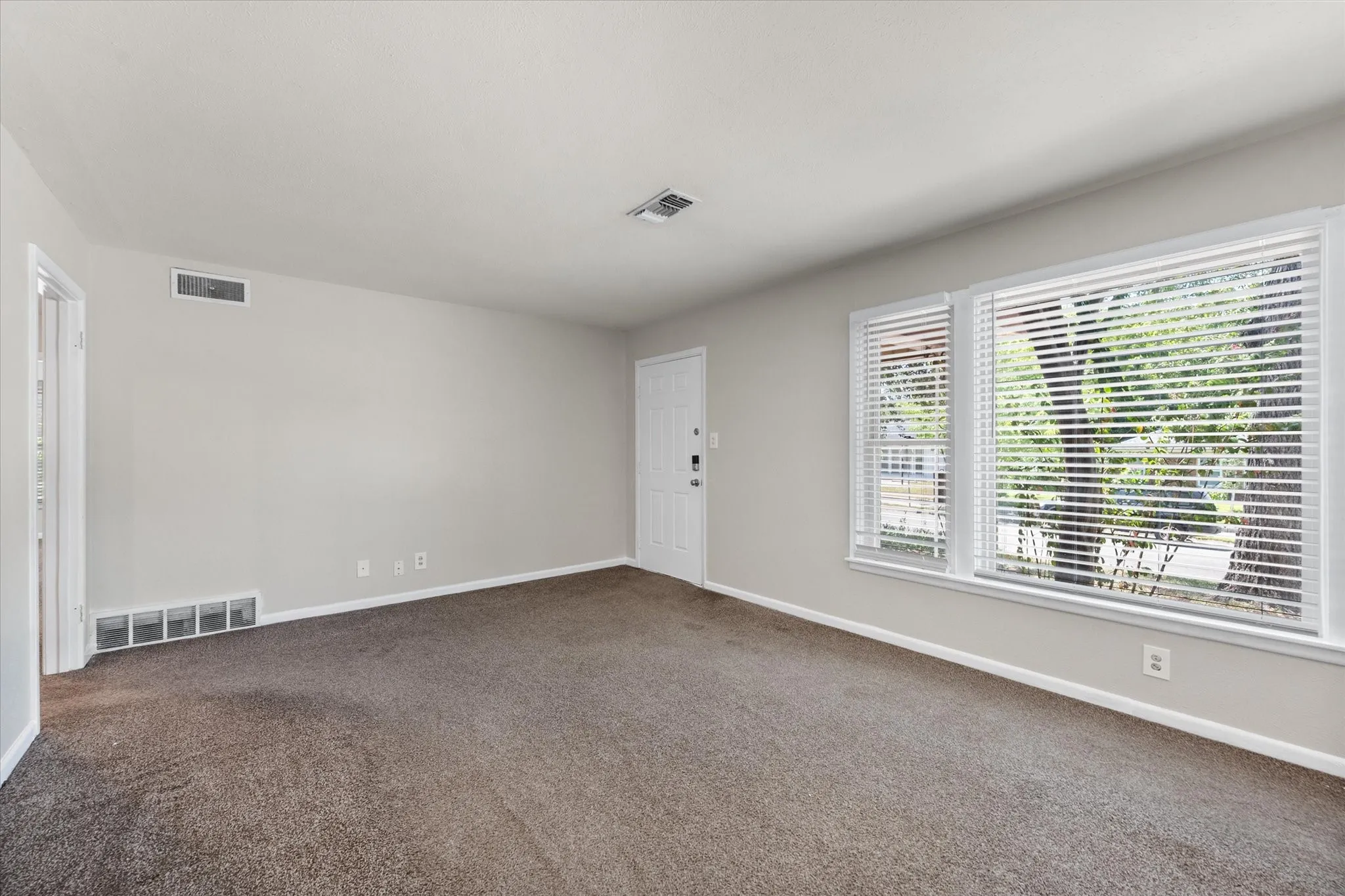 Single Family Residence For Rent in Tarrant County , 2716 Scruggs Park Drive, Richland Hills, Texas 76118, 4 Bedroom, 2 Bathroom, 2 Garage spaces, 2,142 Sqft, built in 1953, mls#21412162, Real Estate Agent in Richland Hills, Homes For Rent in Tarrant county, Homes For Rent in Richland Hills, Realtor in Richland Hills Texas, Real Estate Brokerage Independent Realty Texas, Luminita Cordes Realtor