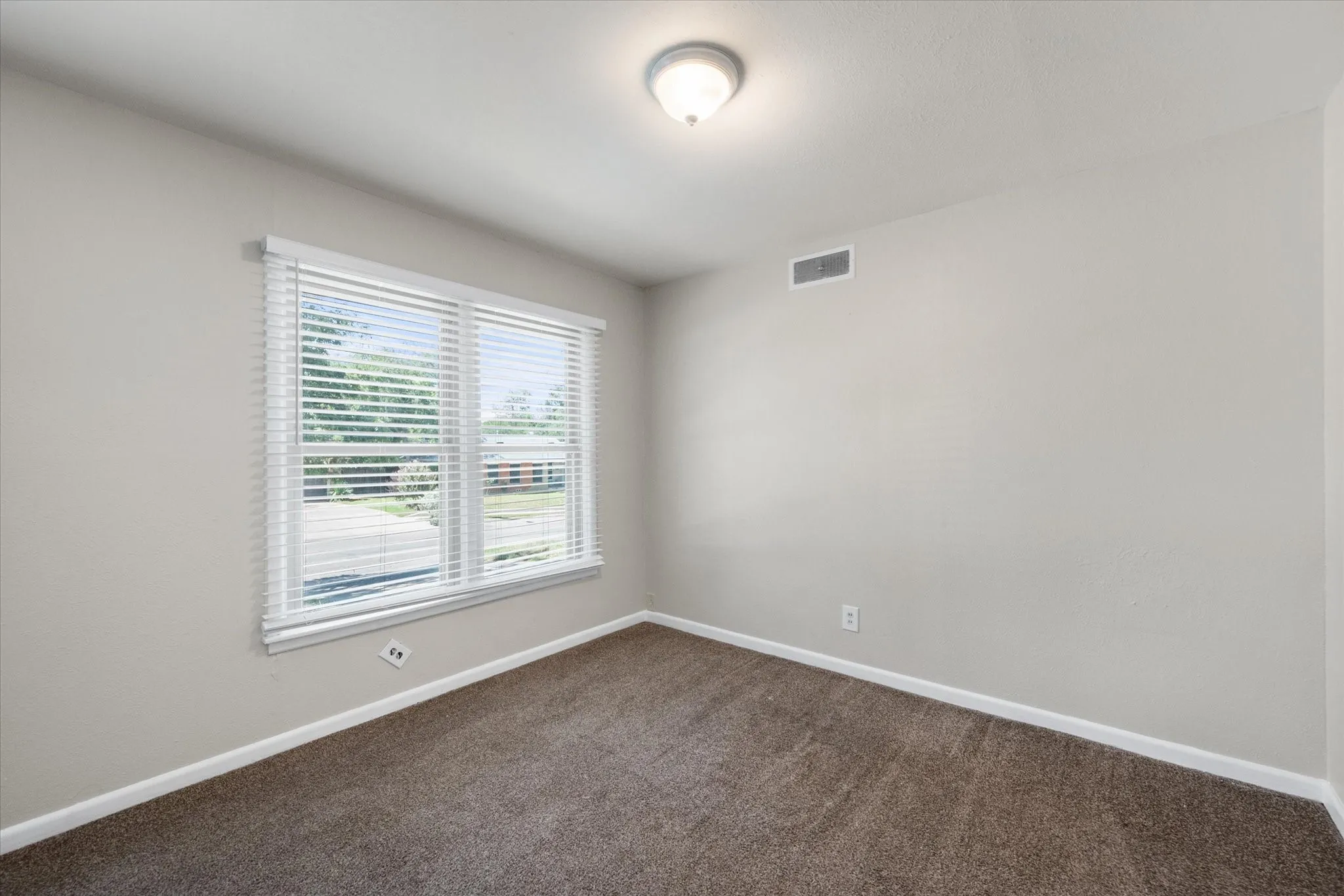 Single Family Residence For Rent in Tarrant County , 2716 Scruggs Park Drive, Richland Hills, Texas 76118, 4 Bedroom, 2 Bathroom, 2 Garage spaces, 2,142 Sqft, built in 1953, mls#21412162, Real Estate Agent in Richland Hills, Homes For Rent in Tarrant county, Homes For Rent in Richland Hills, Realtor in Richland Hills Texas, Real Estate Brokerage Independent Realty Texas, Luminita Cordes Realtor